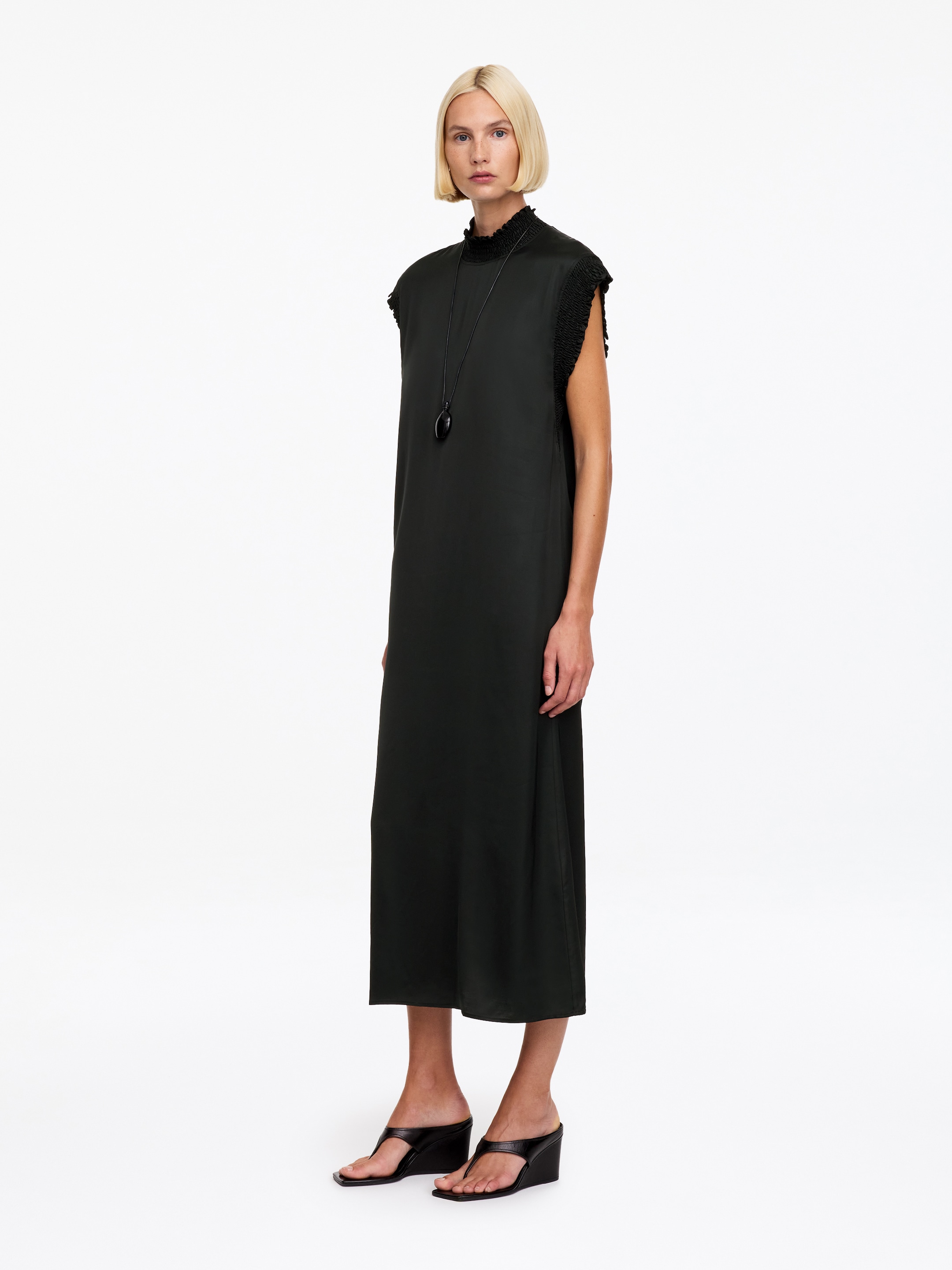 Abito midi con dettagli a punto smock - Nero - Regular fit - women - StillMedia/Lookbook - 2