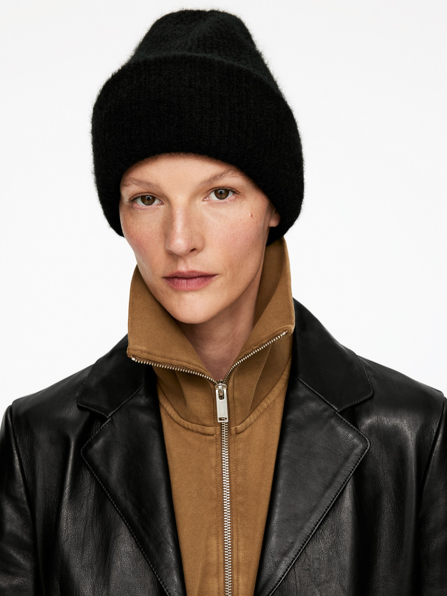 Čiapka z alpaky a merino vlny - Black/Beige/Červená/Tmavošedá