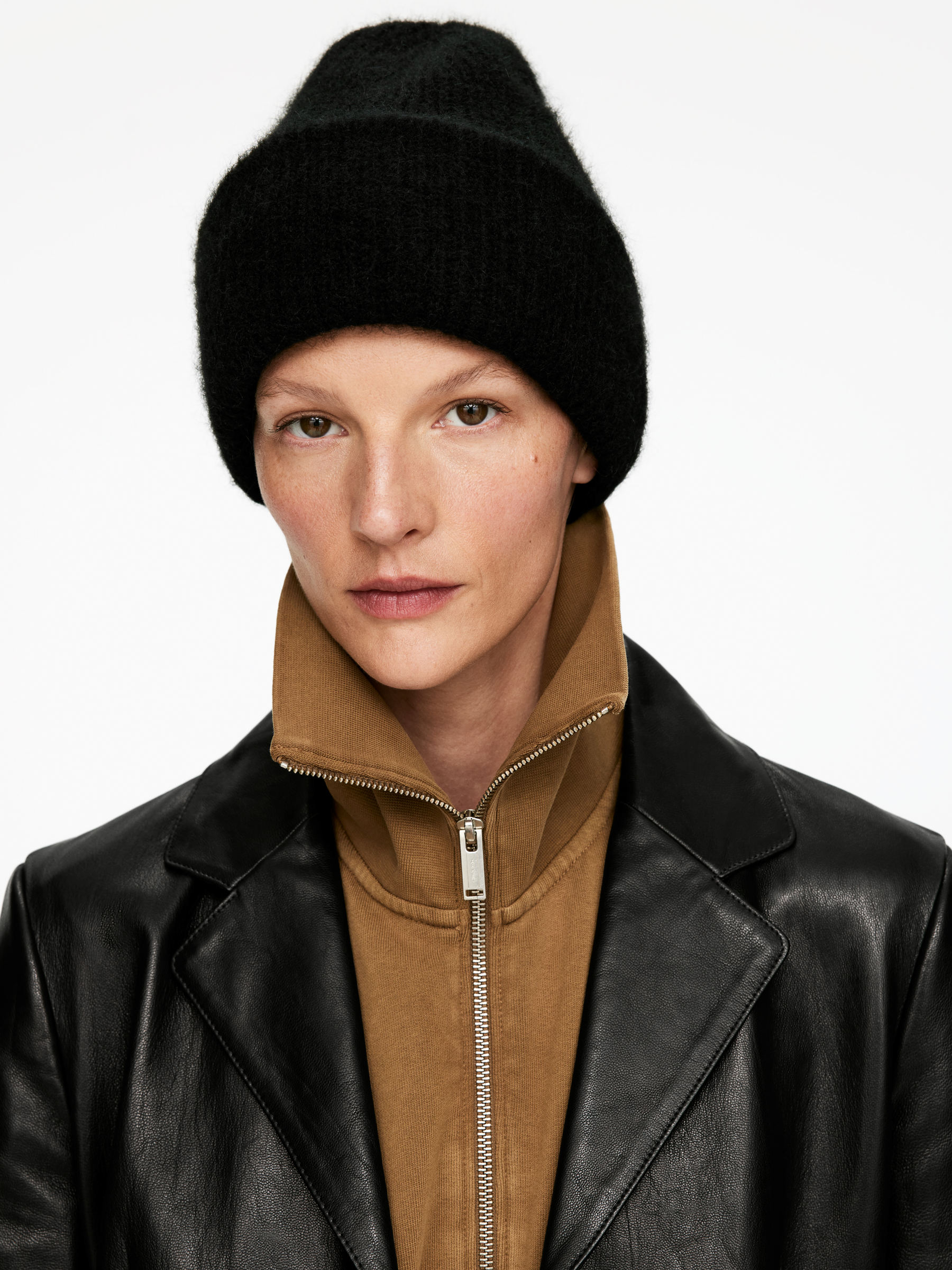 Alpaca-Merino Blend Beanie - Black - Women - StillMedia/Lookbook - 7