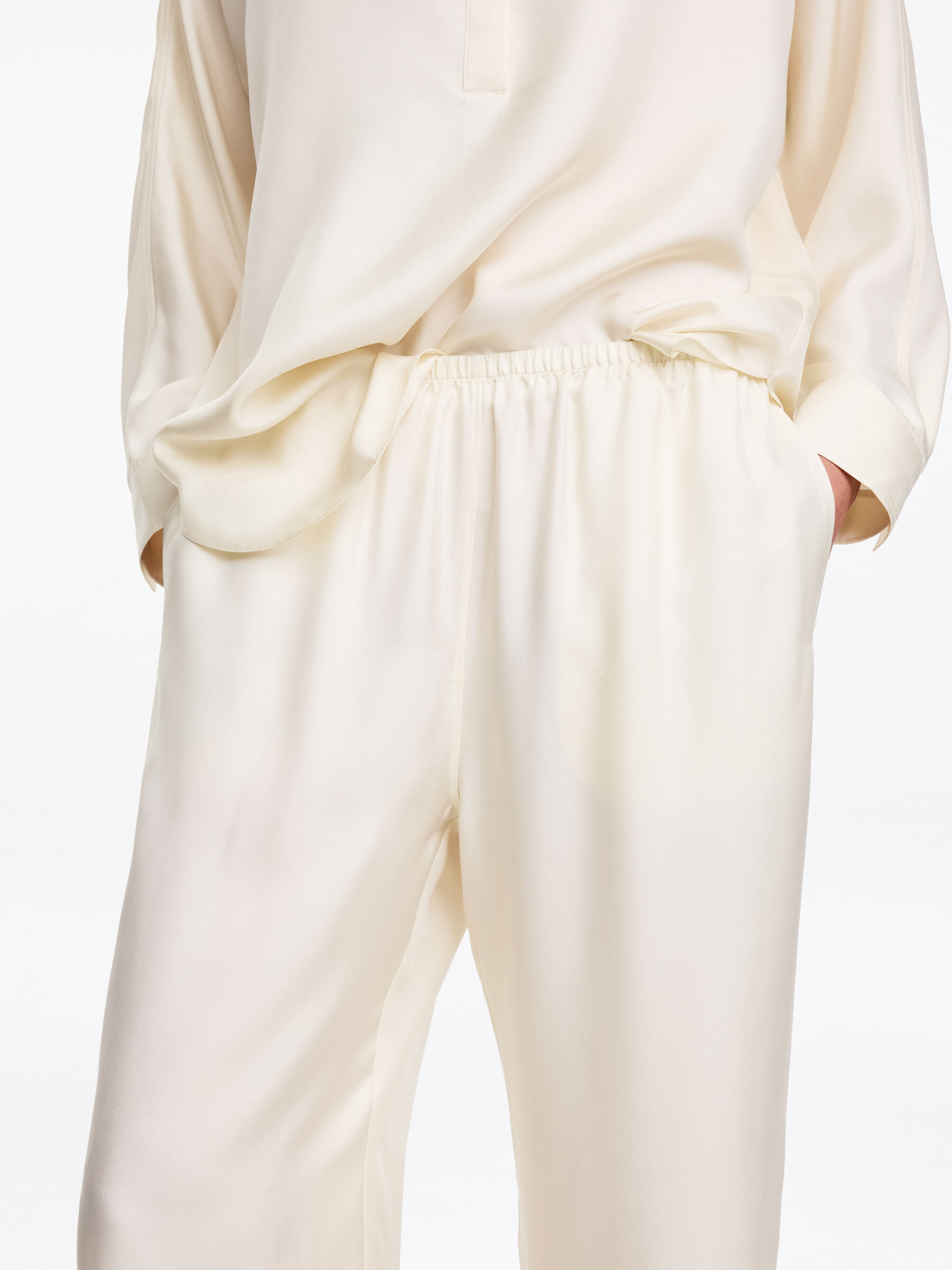 Hose aus Seidentwill - Cremeweiß - Loose Fit - Women - StillMedia/Lookbook - 6