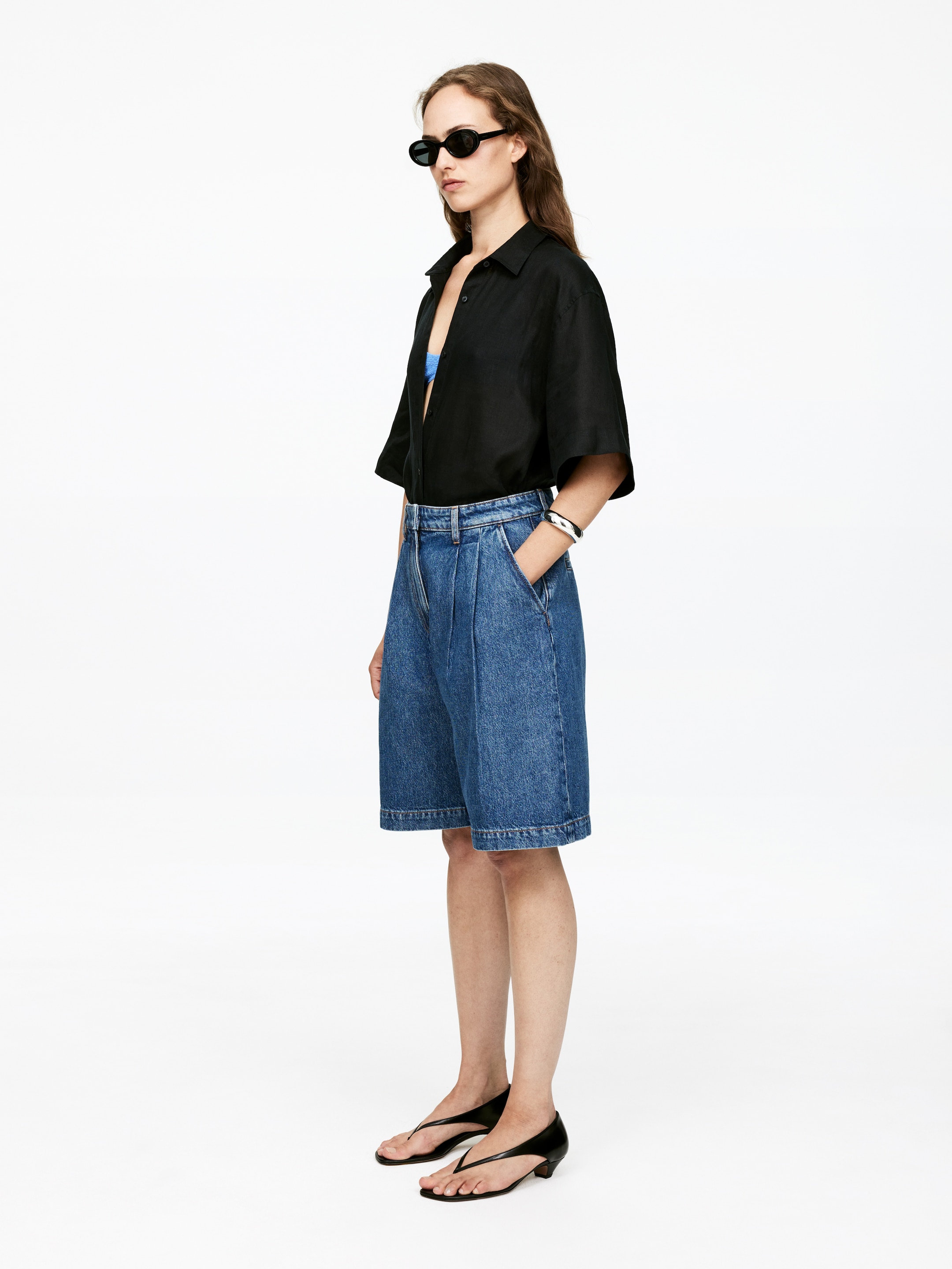 Zobraziť väčší obrázok: Džínsové šortky so záhybmi - Stredne modrá - ŽENY | H&M SK 3