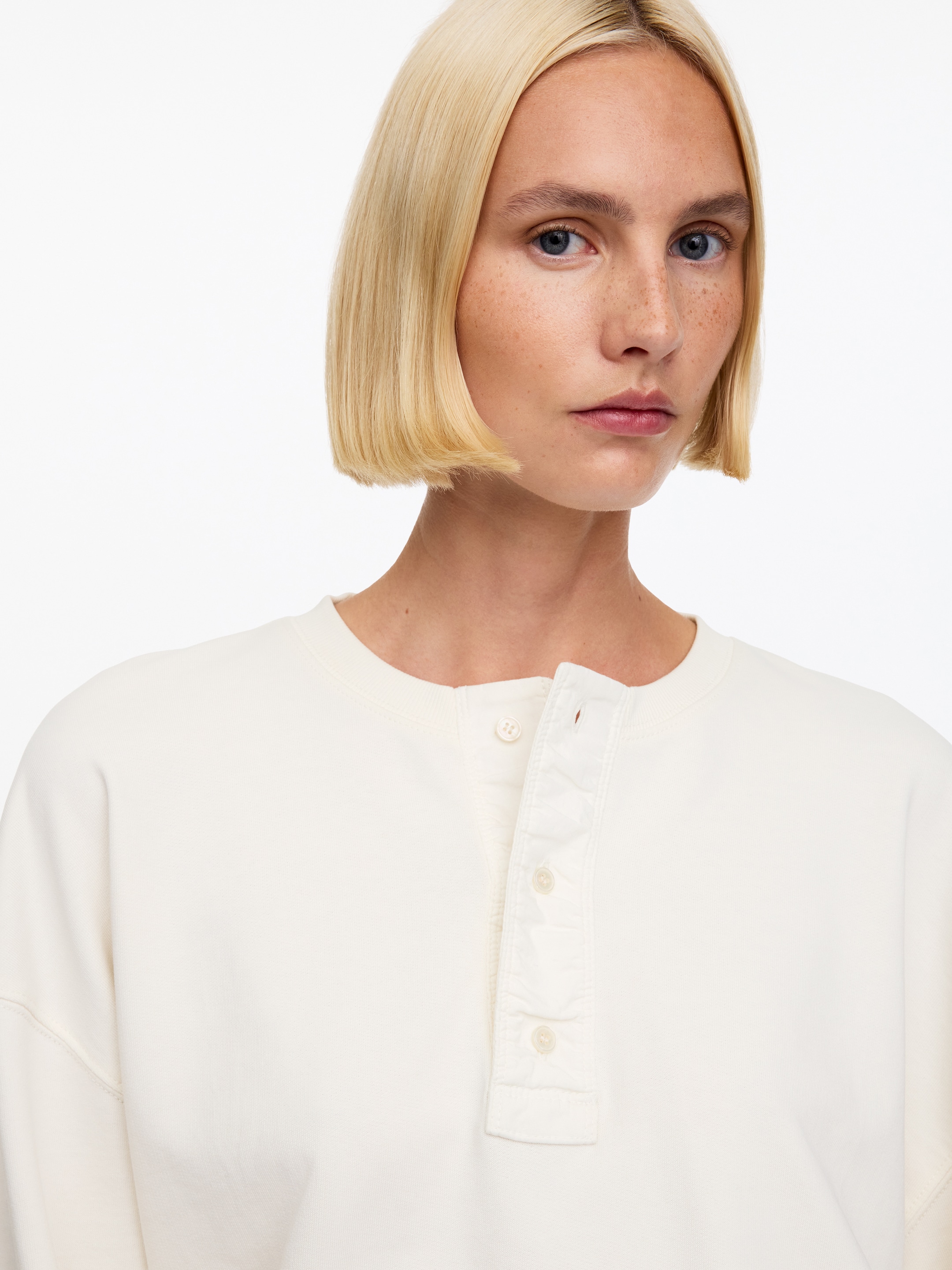 Henley-Sweatshirt aus Baumwolle - Cremeweiß - Regular Fit - women - StillMedia/Lookbook - 4