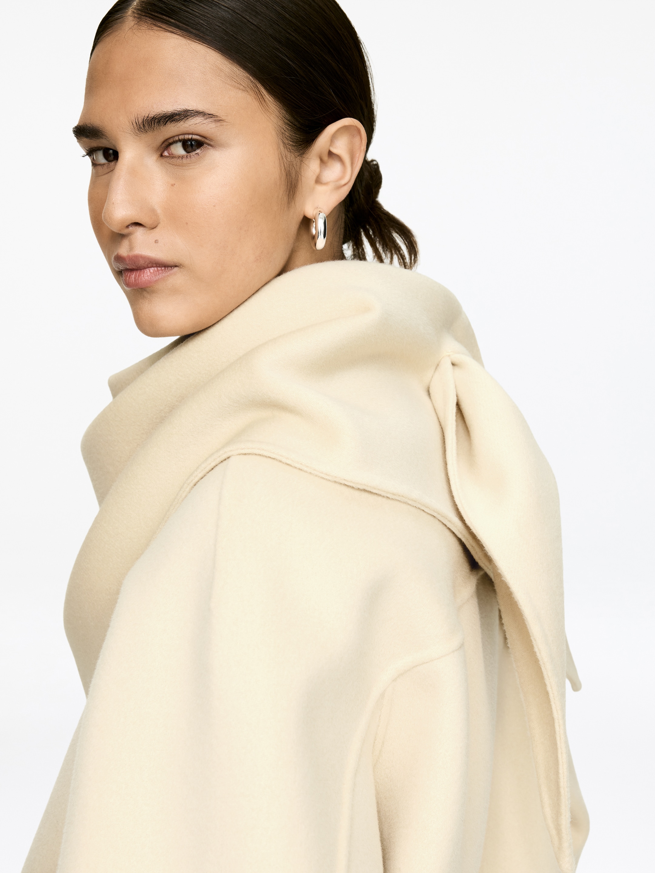 Größeres Bild ansehen: Dreieckstuch aus Wolle - Cremeweiß - Ladies | H&M DE 1