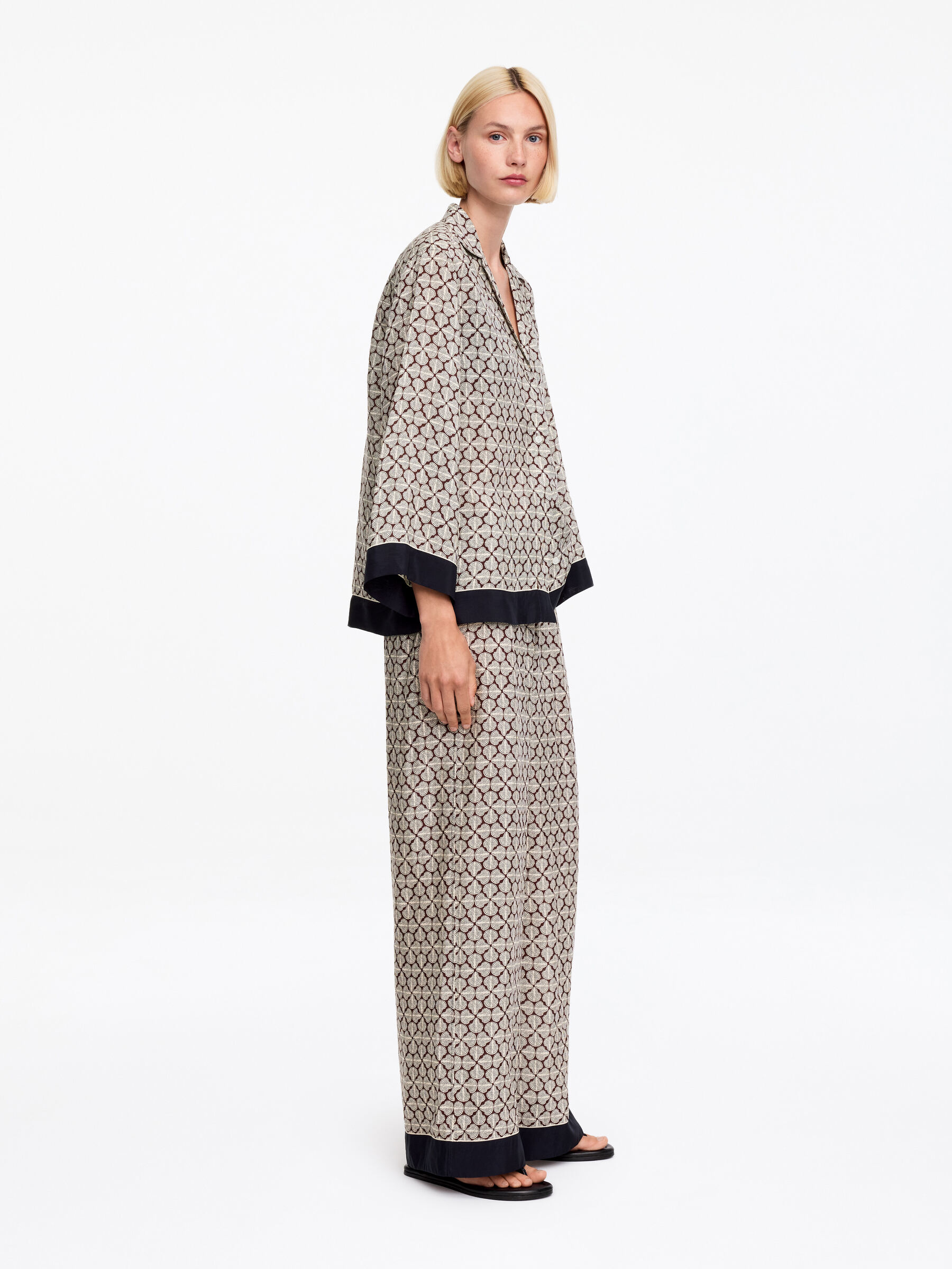 Lyocell Blend Drawstring Trousers - Dark red - Regular fit - Women - StillMedia/Lookbook - 2