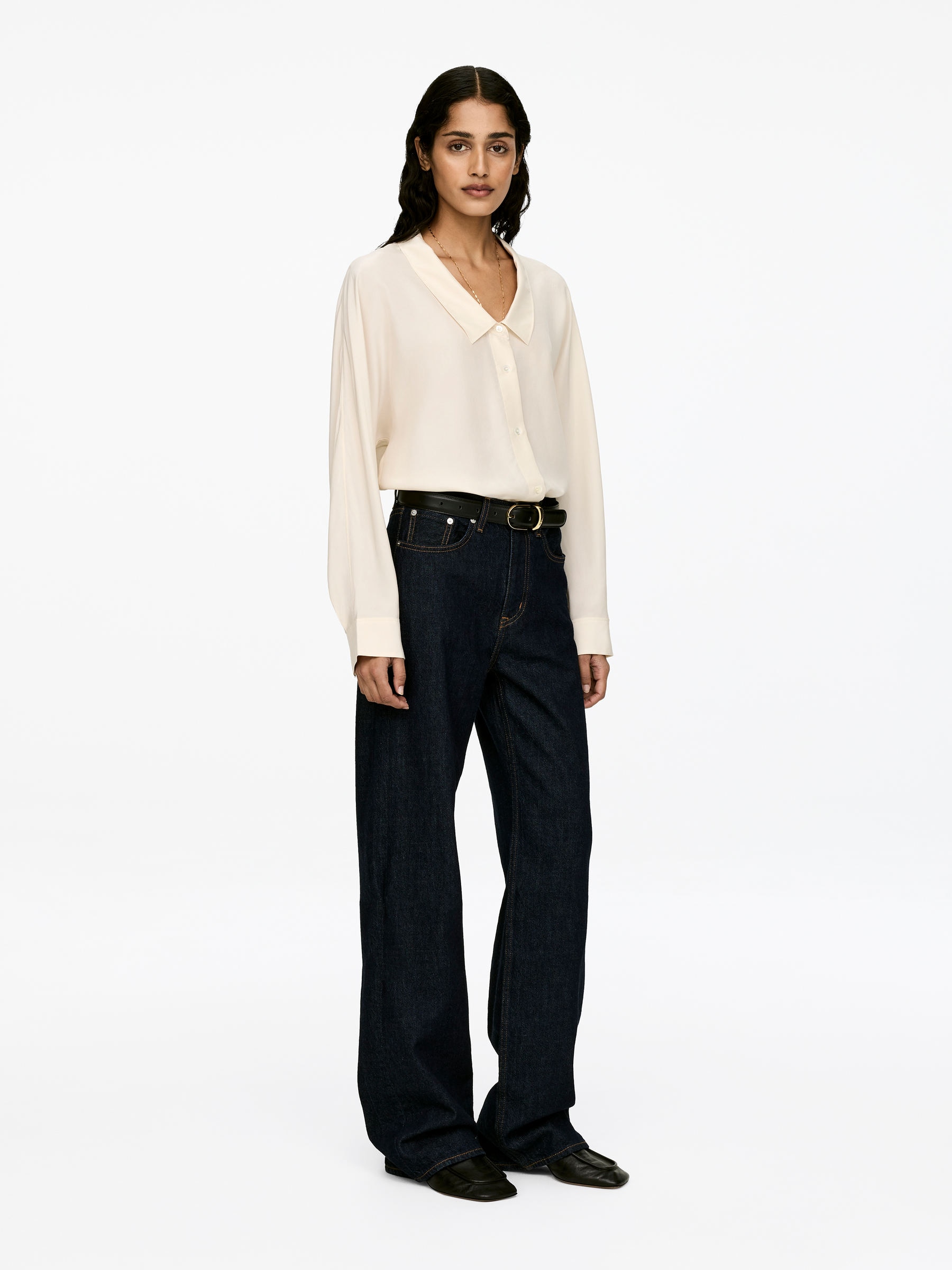 Scoop-Neck Silk Blouse - Off White - Regular fit - Women - StillMedia/Lookbook - 5