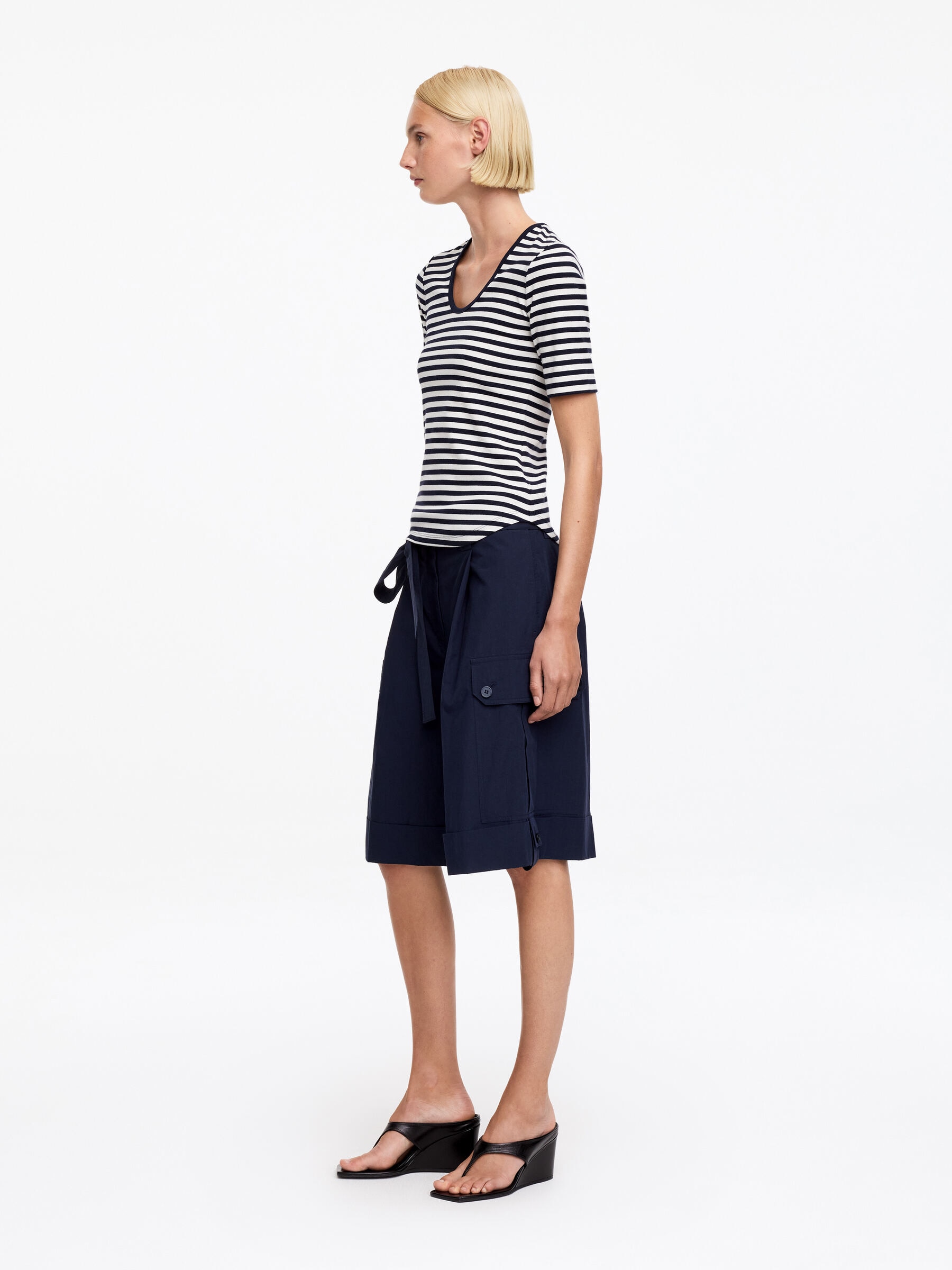 Prążkowany T-shirt - Ciemnoniebieski/Biały - Wąski fason - Women - StillMedia/Lookbook - 9