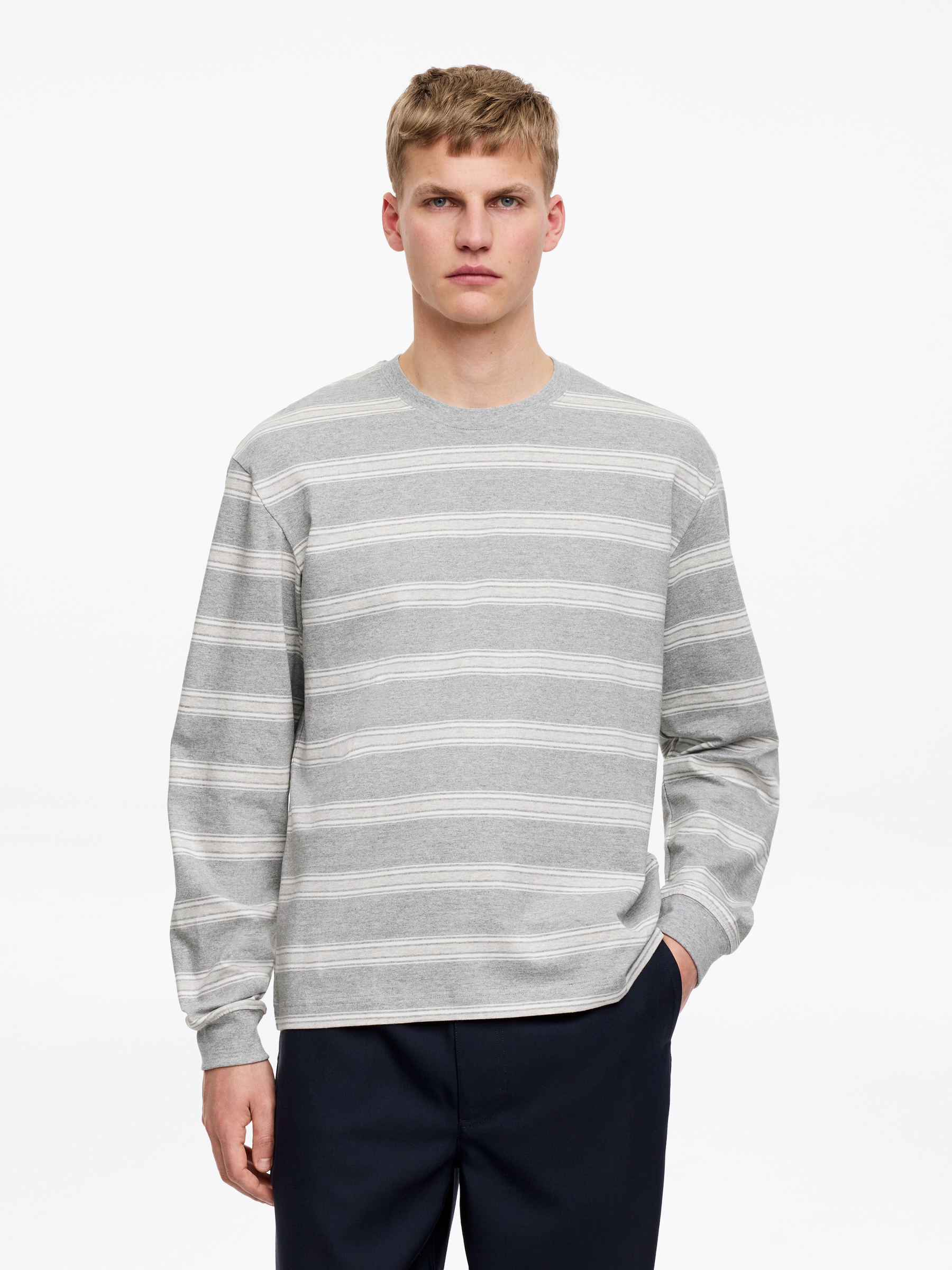 T-shirt a maniche lunghe con taglio rilassato - Grigio/Bianco - Relaxed fit - Men - StillMedia/Lookbook - 6