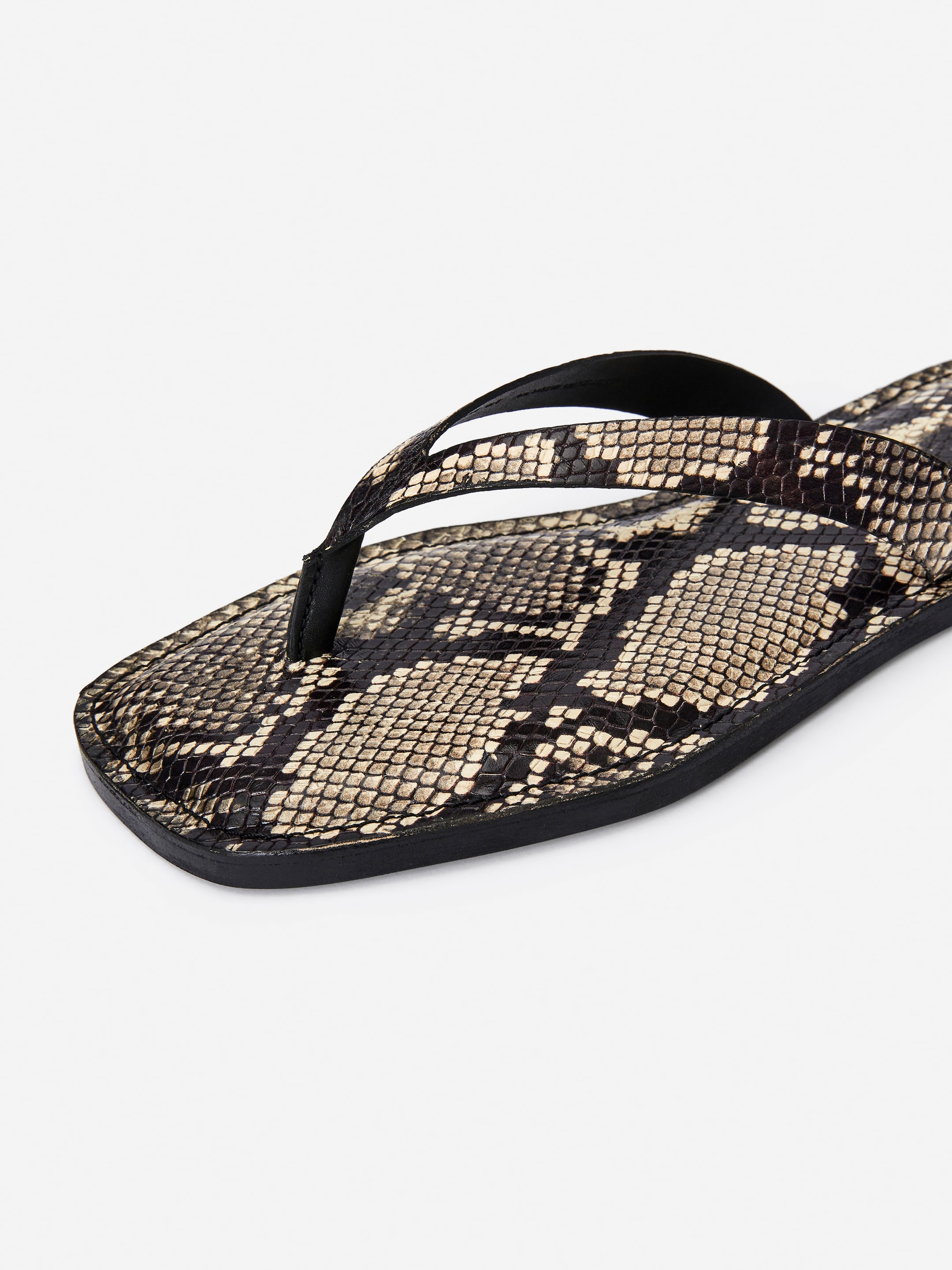 Grotere afbeelding bekijken: Leren teensandalen - Beige/slangenprint - DAMES | H&M BE 7
