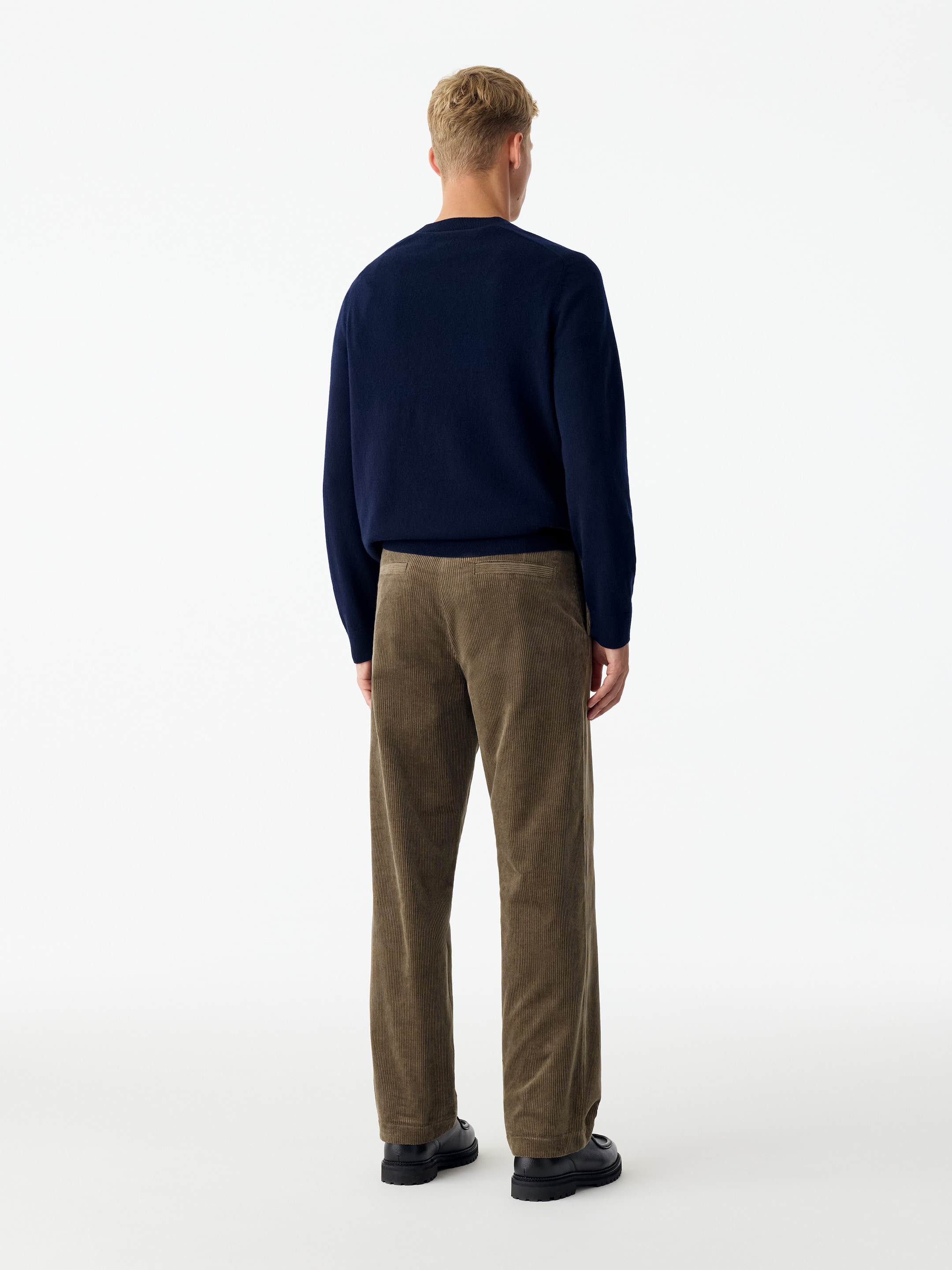 Weite Cordhose - Graubraun - Loose Fit - men - StillMedia/Lookbook - 4
