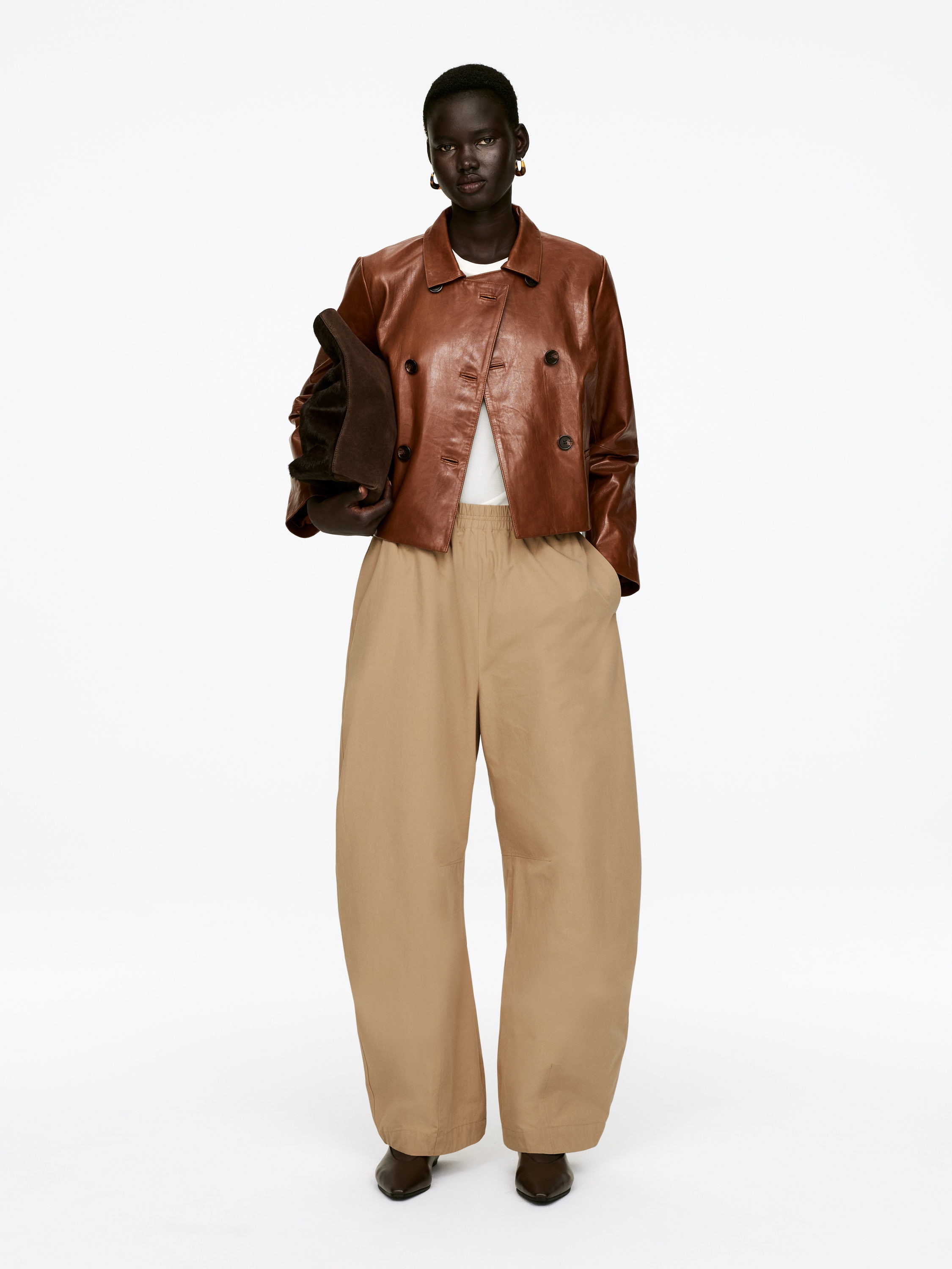 Barrel-Leg Trousers - Beige - Relaxed fit - Women - StillMedia/Lookbook - 10