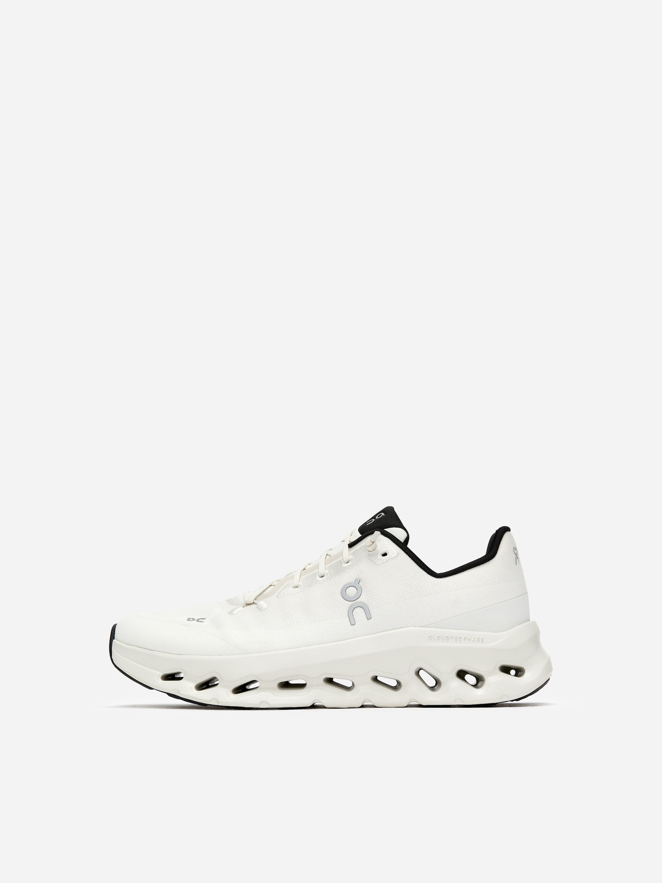 On Cloudtilt - White - Men - StillMedia/DescriptiveStillLife - 4
