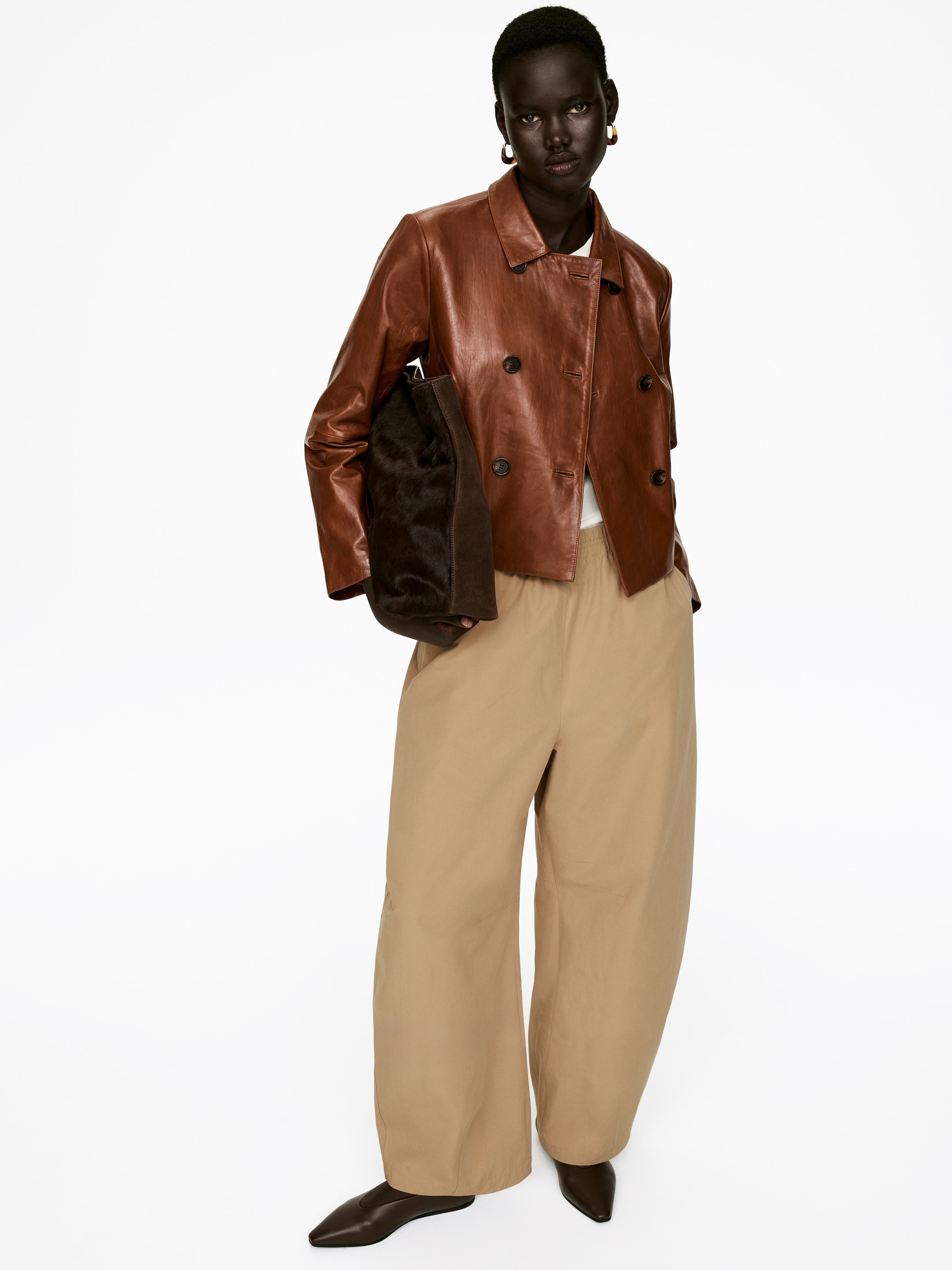 Vezi imaginea mai mare: Pantaloni cu crac tip butoi - Bej - FEMEI | H&M RO 2