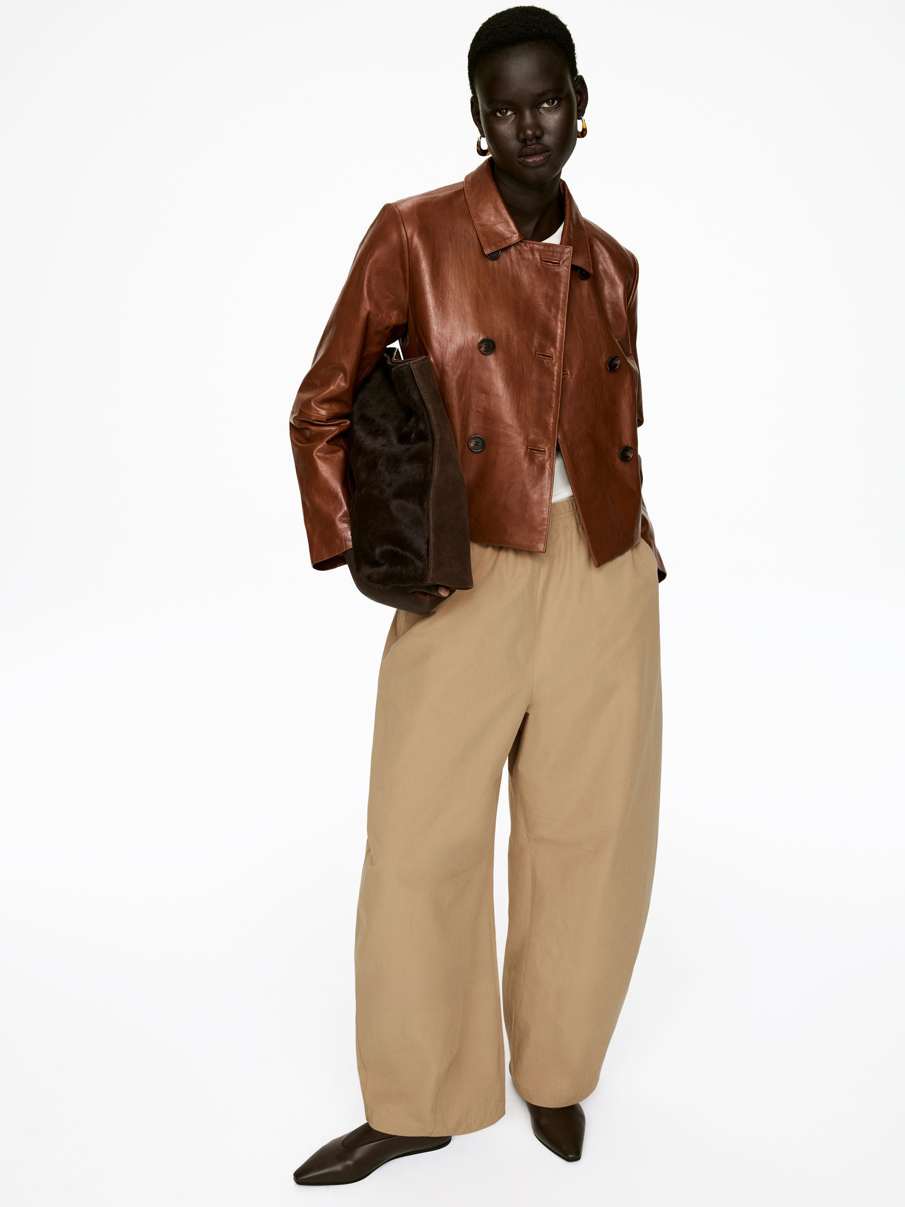 Barrel-Leg Trousers - Beige - Relaxed fit - Women - StillMedia/Lookbook - 8