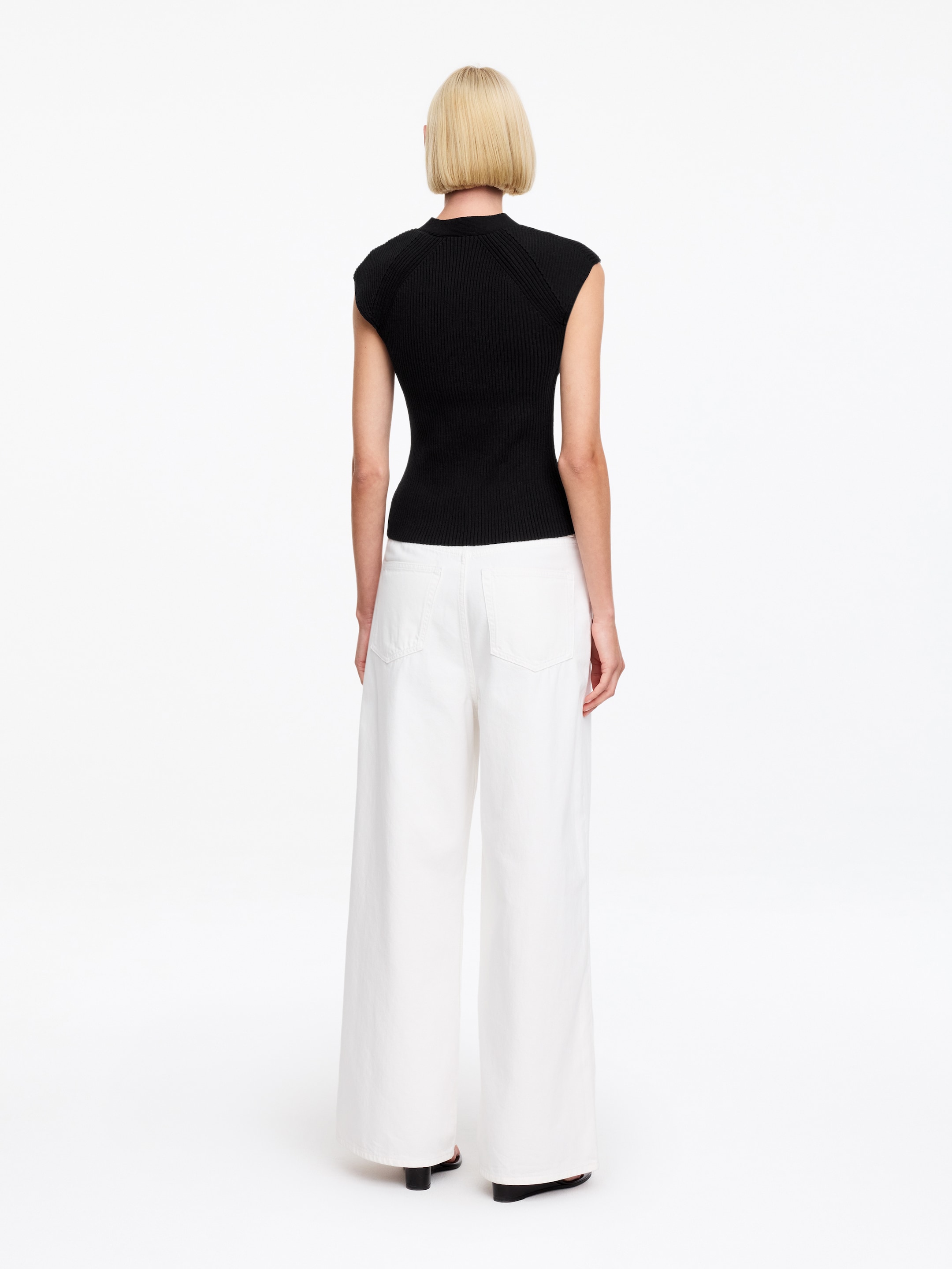 Knitted Sleeveless Top - Black - Regular fit - Women - StillMedia/Lookbook - 8
