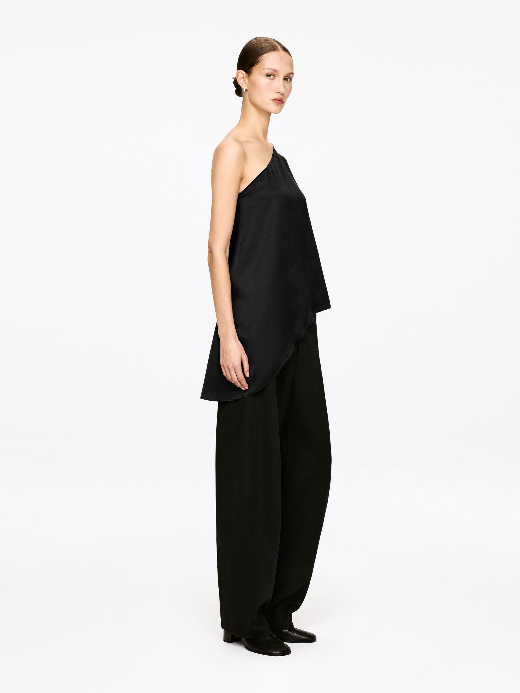 One-Shoulder Top - Black - Regular fit - Women - StillMedia/Lookbook - 6