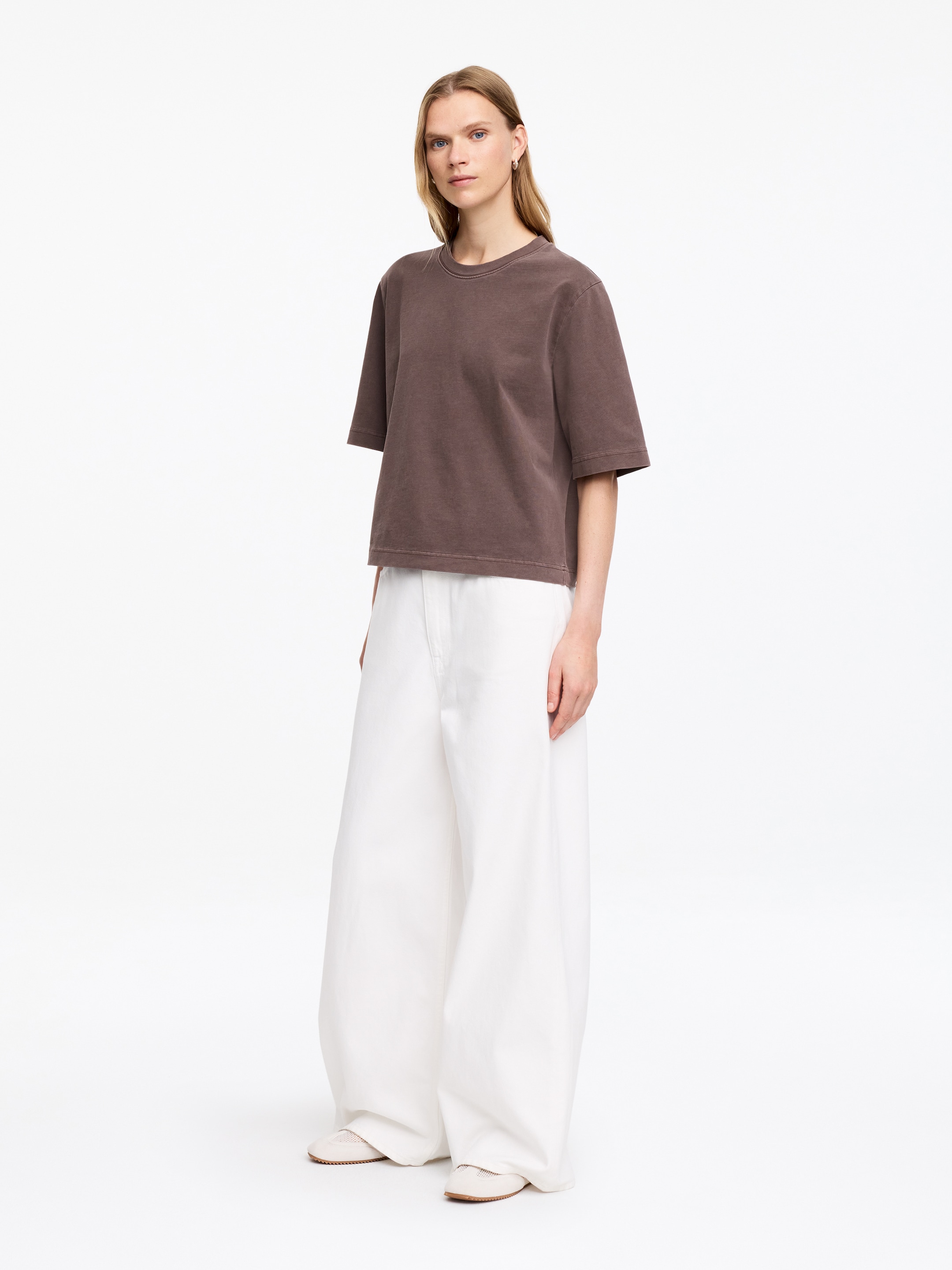Pudełkowy T-shirt Signature - Brązowy - Fason swobodny - Women - StillMedia/Lookbook - 4