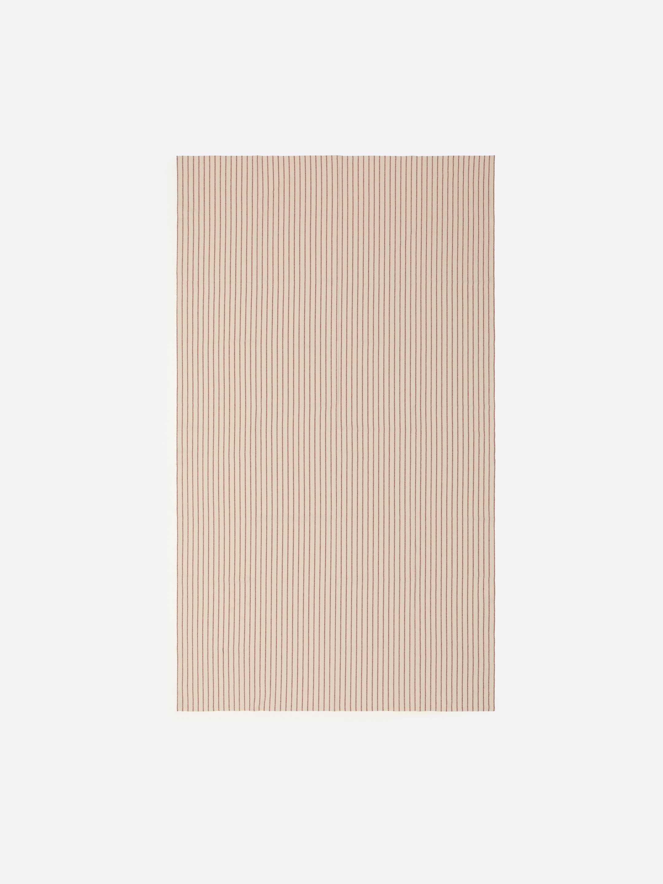 Bordsduk med textur - Röd/offwhite - Homeware - StillMedia/DescriptiveStillLife - 1