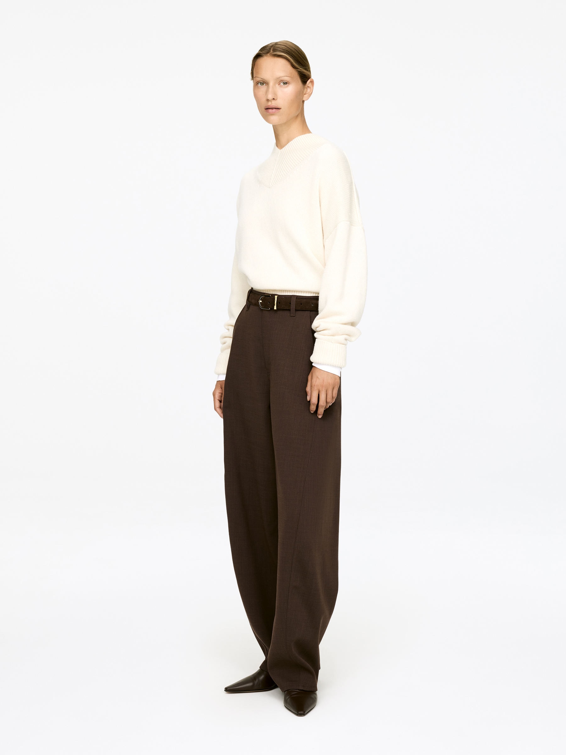 Hose mit Barrel Leg - Dunkelbraun - Relaxed Fit - Damen - StillMedia/Lookbook - 4