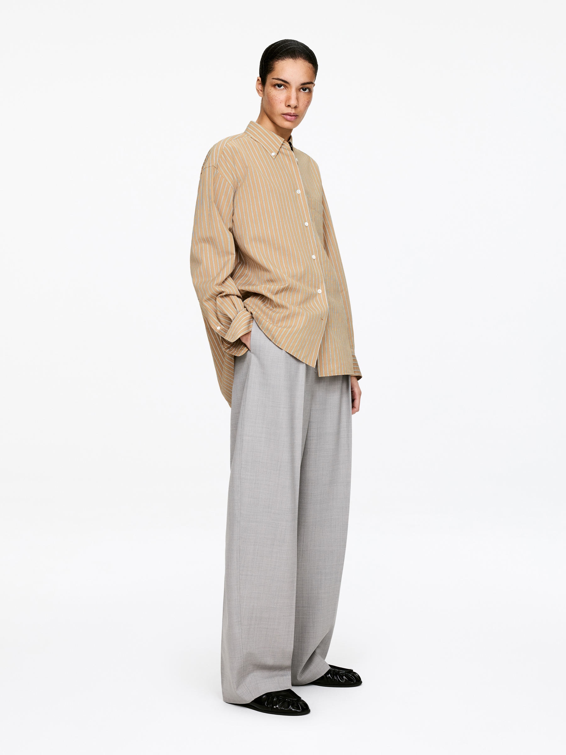 Skjorta i bomull och silke - Beige - Oversized - Women - StillMedia/Lookbook - 4