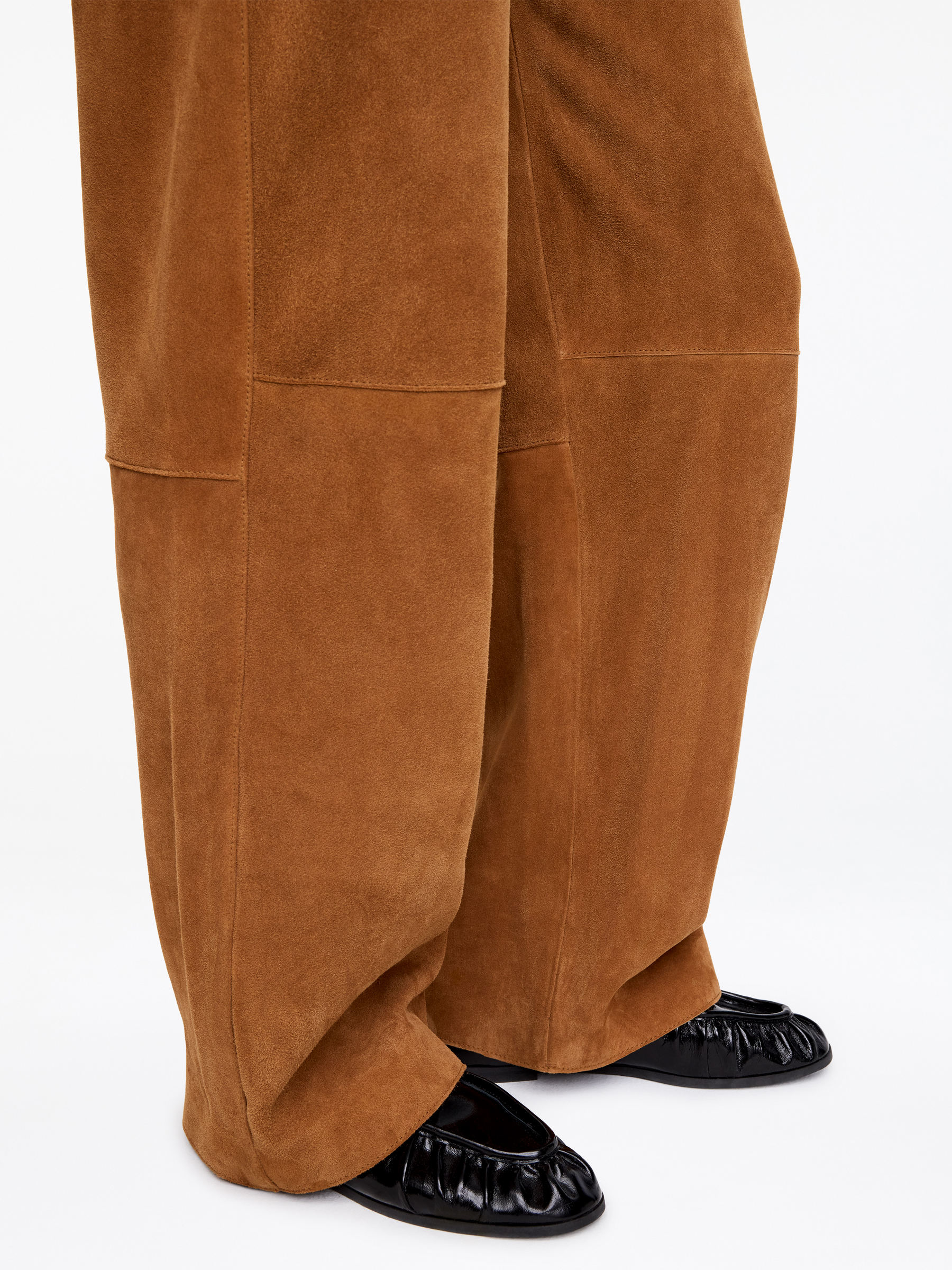 Pantalon décontracté en daim - Marron terre - Relaxed fit - Femme - StillMedia/Lookbook - 7