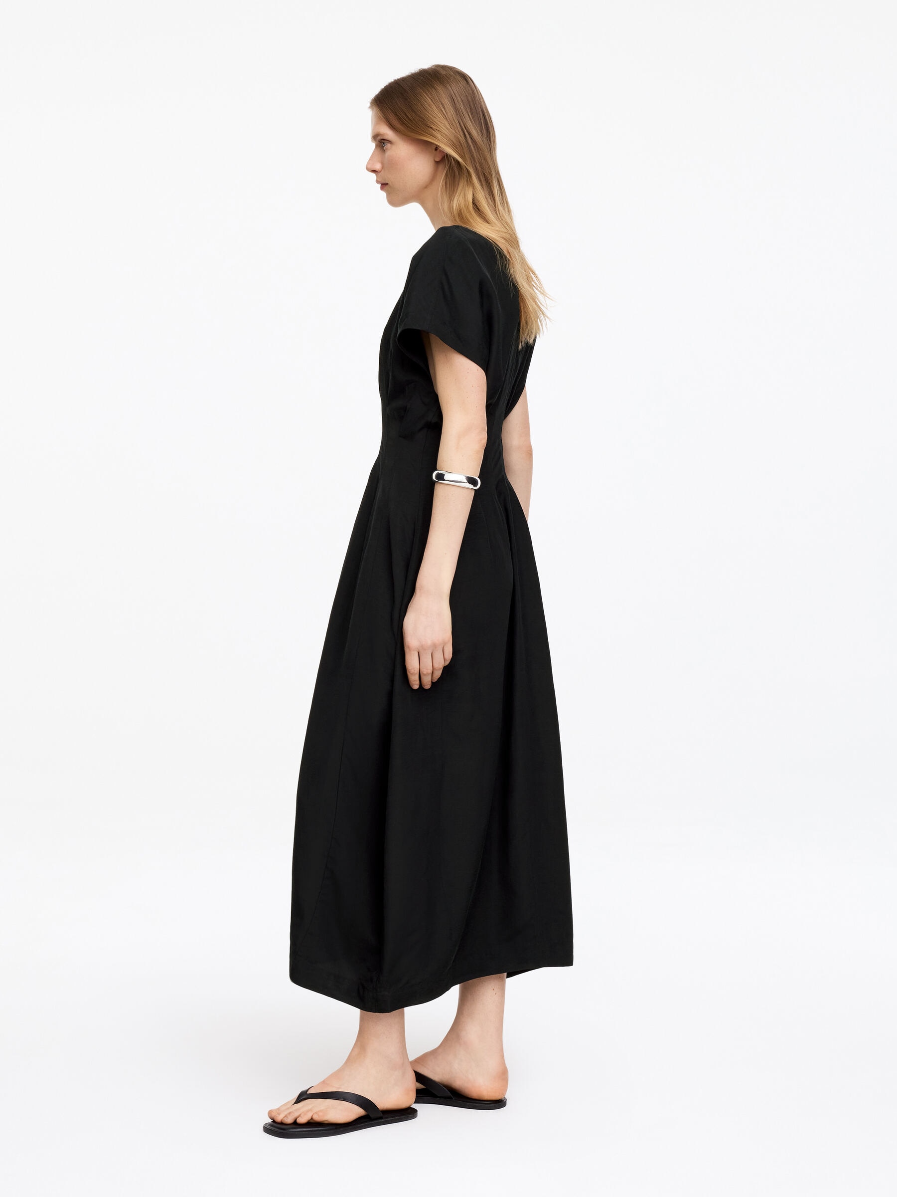 Pleated Waist V-Neck Dress - Black - Regular fit - Women - StillMedia/Lookbook - 4