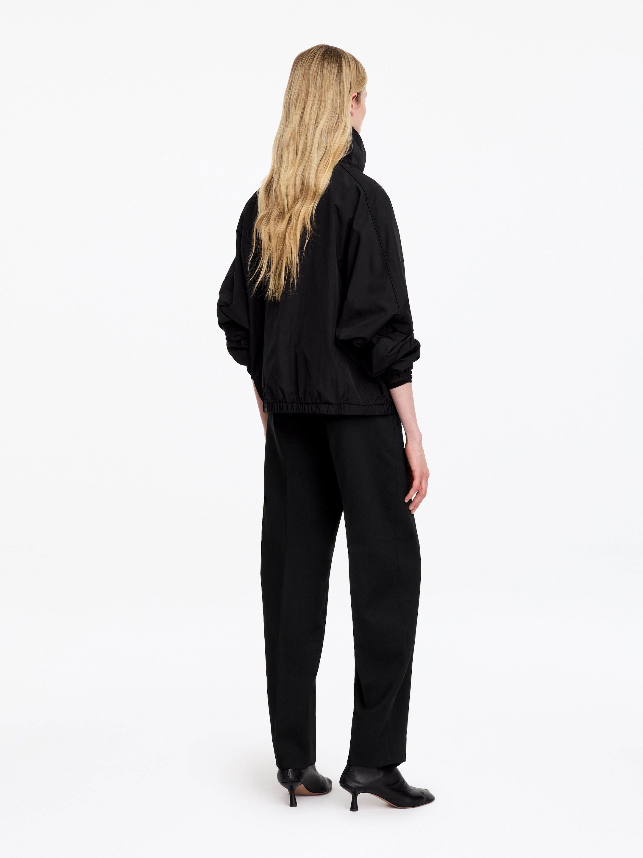 Pantalones con pliegue prensado - Negro - Corte estándar - women - StillMedia/Lookbook - 10