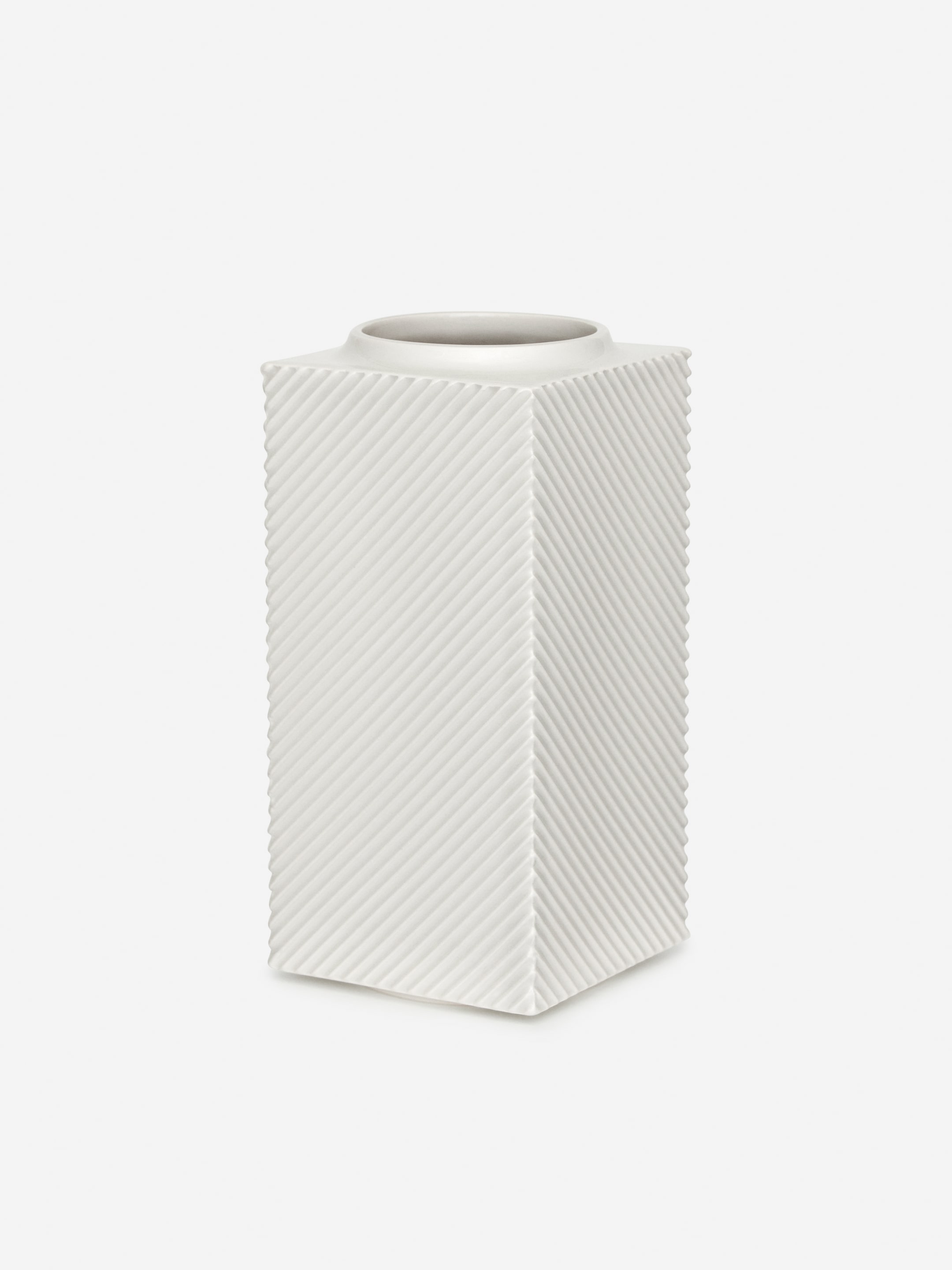 Visa större bild: Fyrkantig vas, 24 cm - Off-white - Home All | H&M SE 2