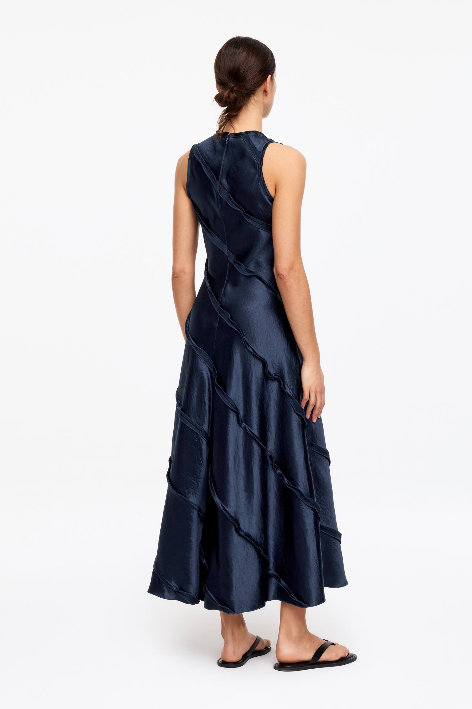 Klänning i satin - Mörkblå/Off-white - 4