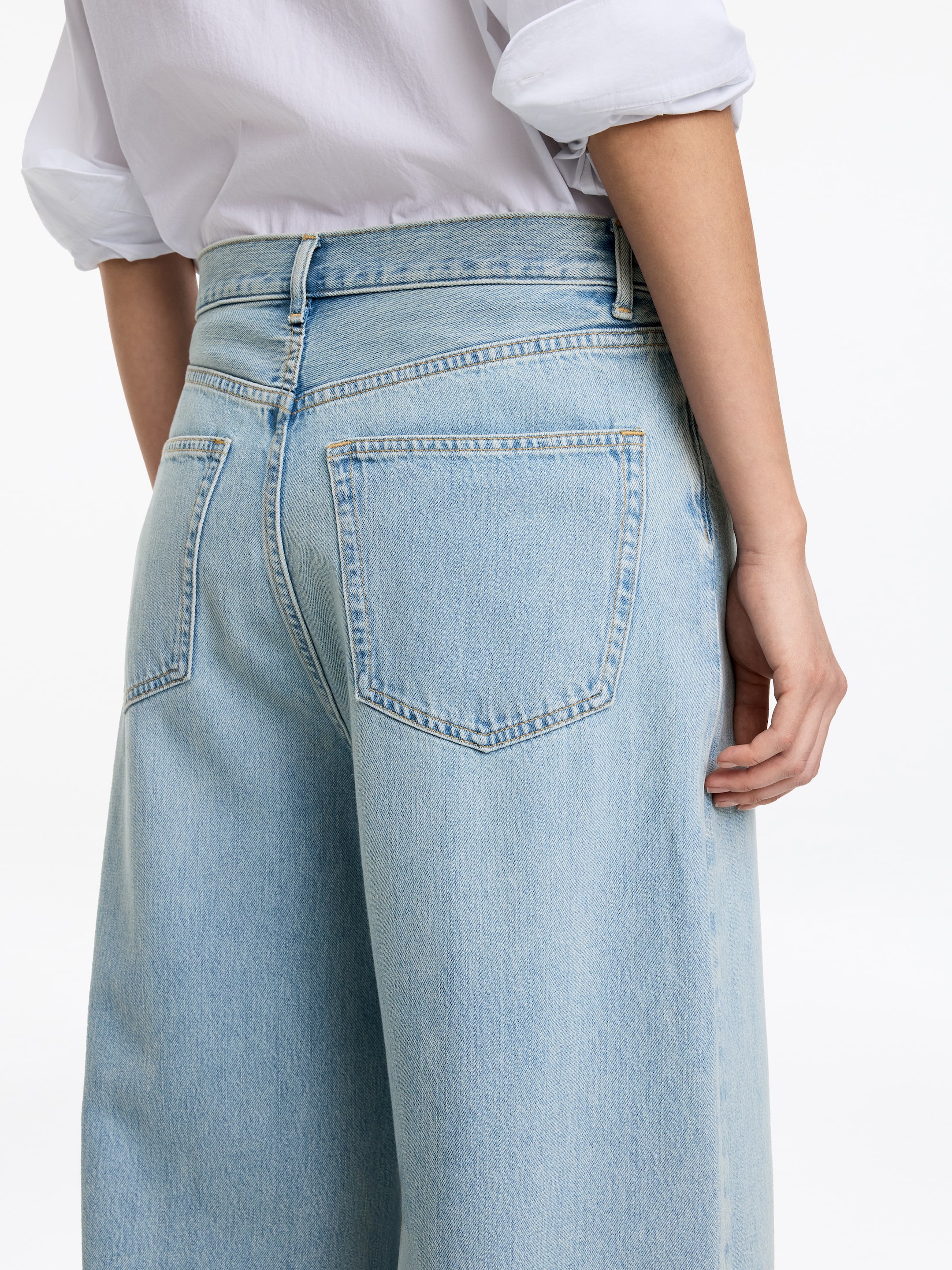 CEDAR Oversized Wide Jeans - Light Blue - Oversized - Women - StillMedia/Lookbook - 4