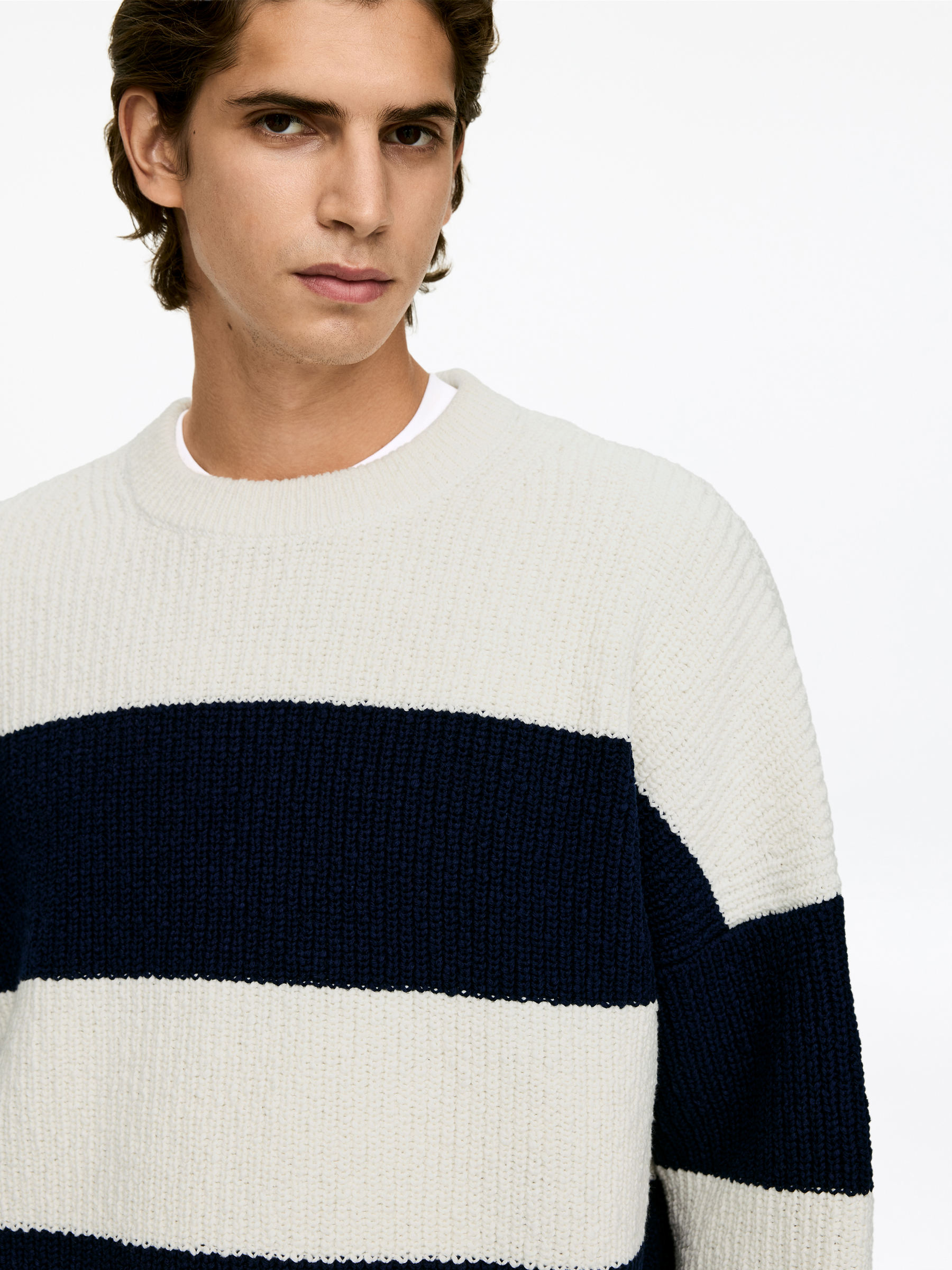 Pull en coton bouclé - Blanc cassé/Bleu foncé - Relaxed fit - Homme - StillMedia/Lookbook - 5
