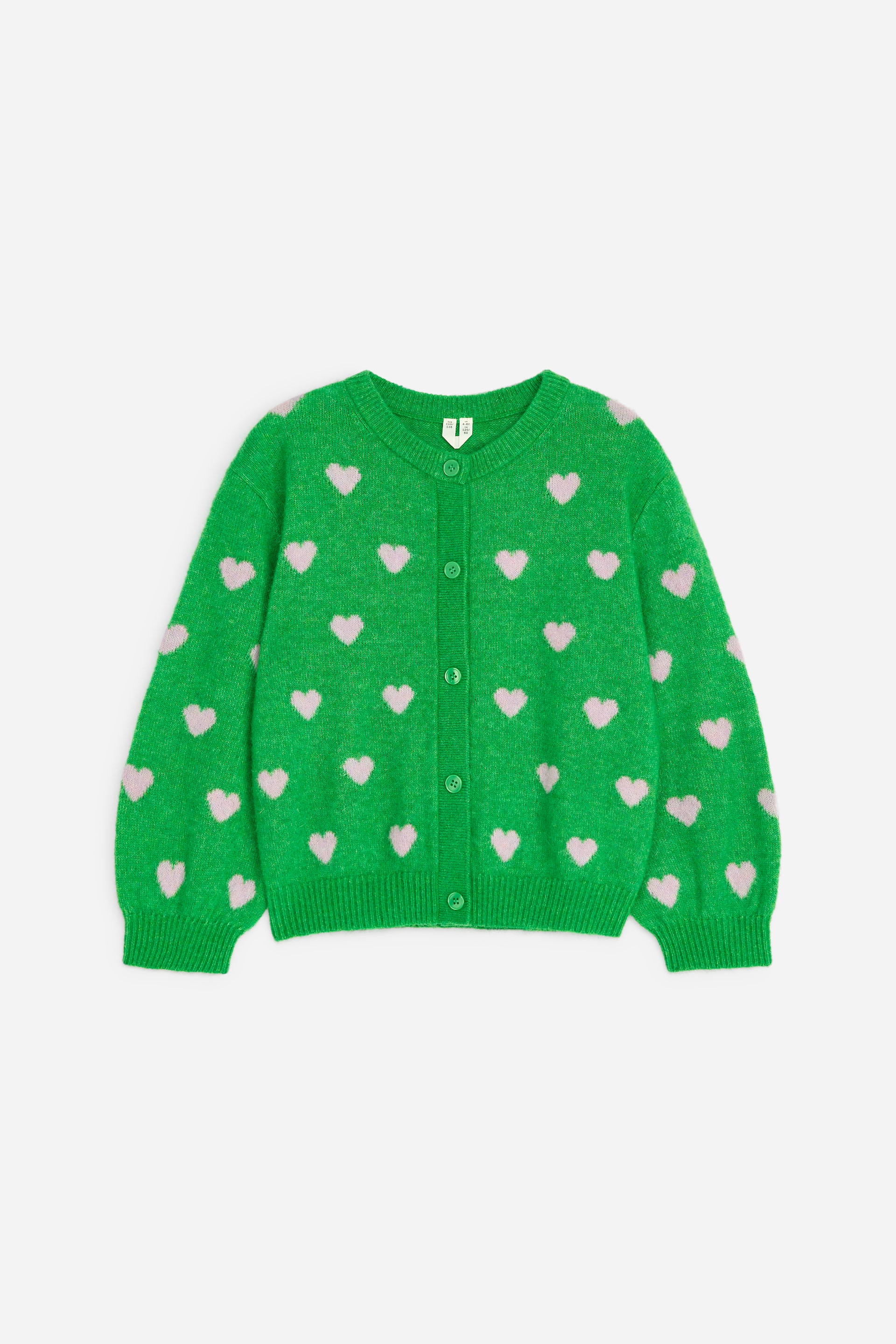 Visualizza l'immagine ingrandita: Un cardigan lavorato a maglia verde è presentato frontalmente, caratterizzato da un motivo di cuori rosa chiaro. È progettato con scollo rotondo, apertura frontale con bottoni, spalle scese e maniche a palloncino, il tutto rifinito con bordi a coste lavorati a maglia.