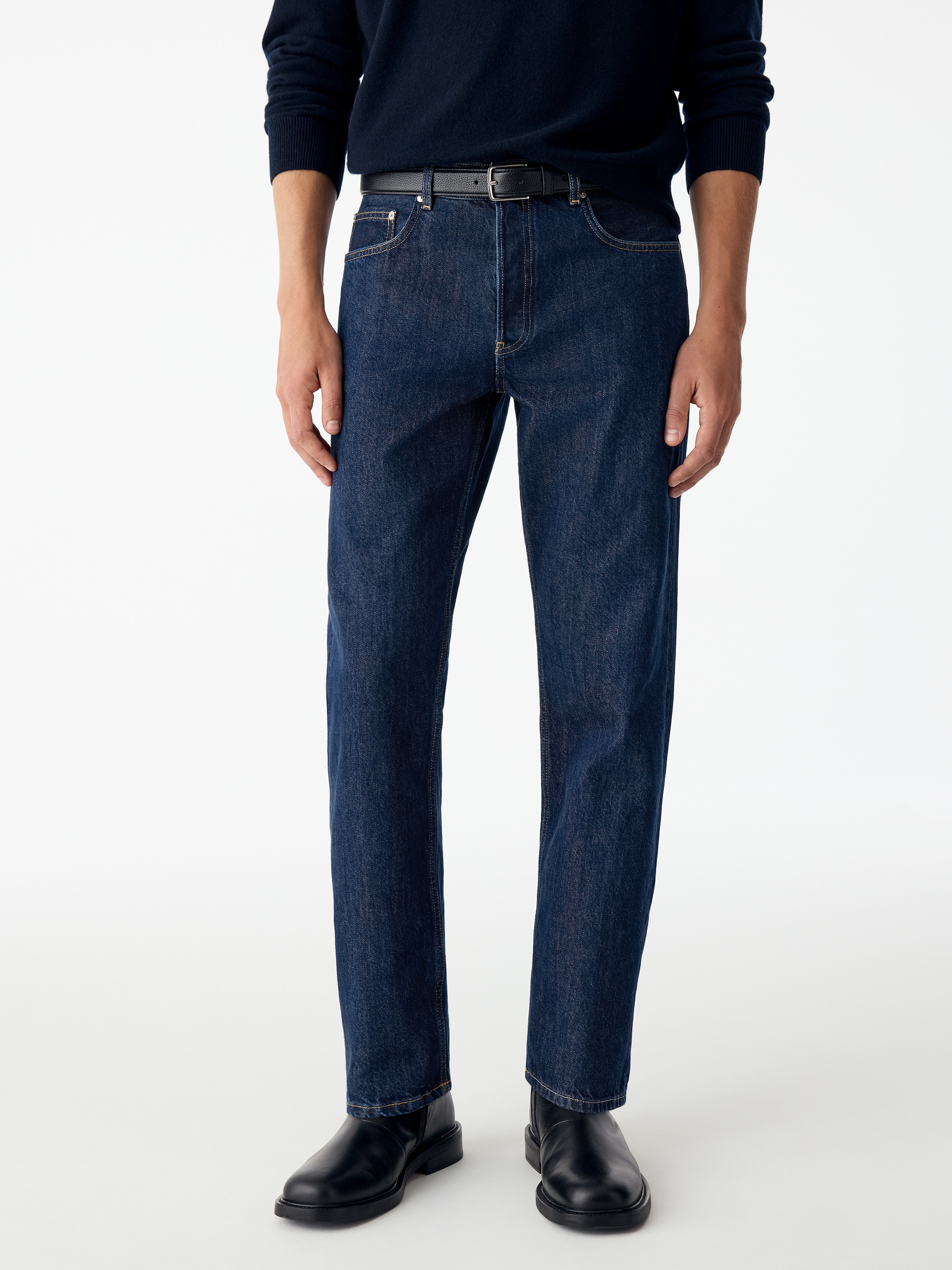 OCEAN Loose Selvedge Jeans - Dark Blue - Loose fit - men - StillMedia/Lookbook - 6