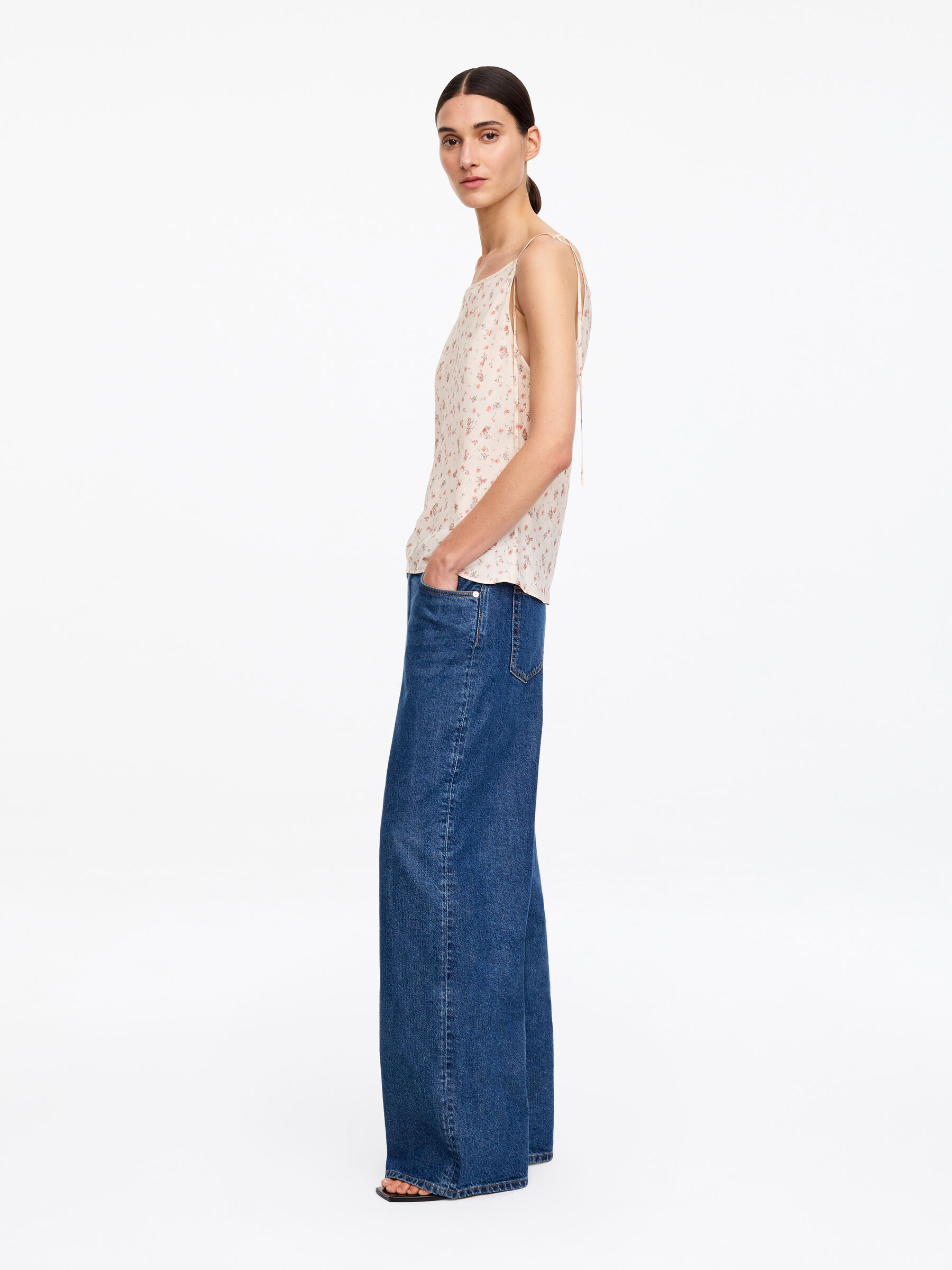 Trägertop aus Seide - Weiß - Slim Fit - Damen - StillMedia/Lookbook - 2