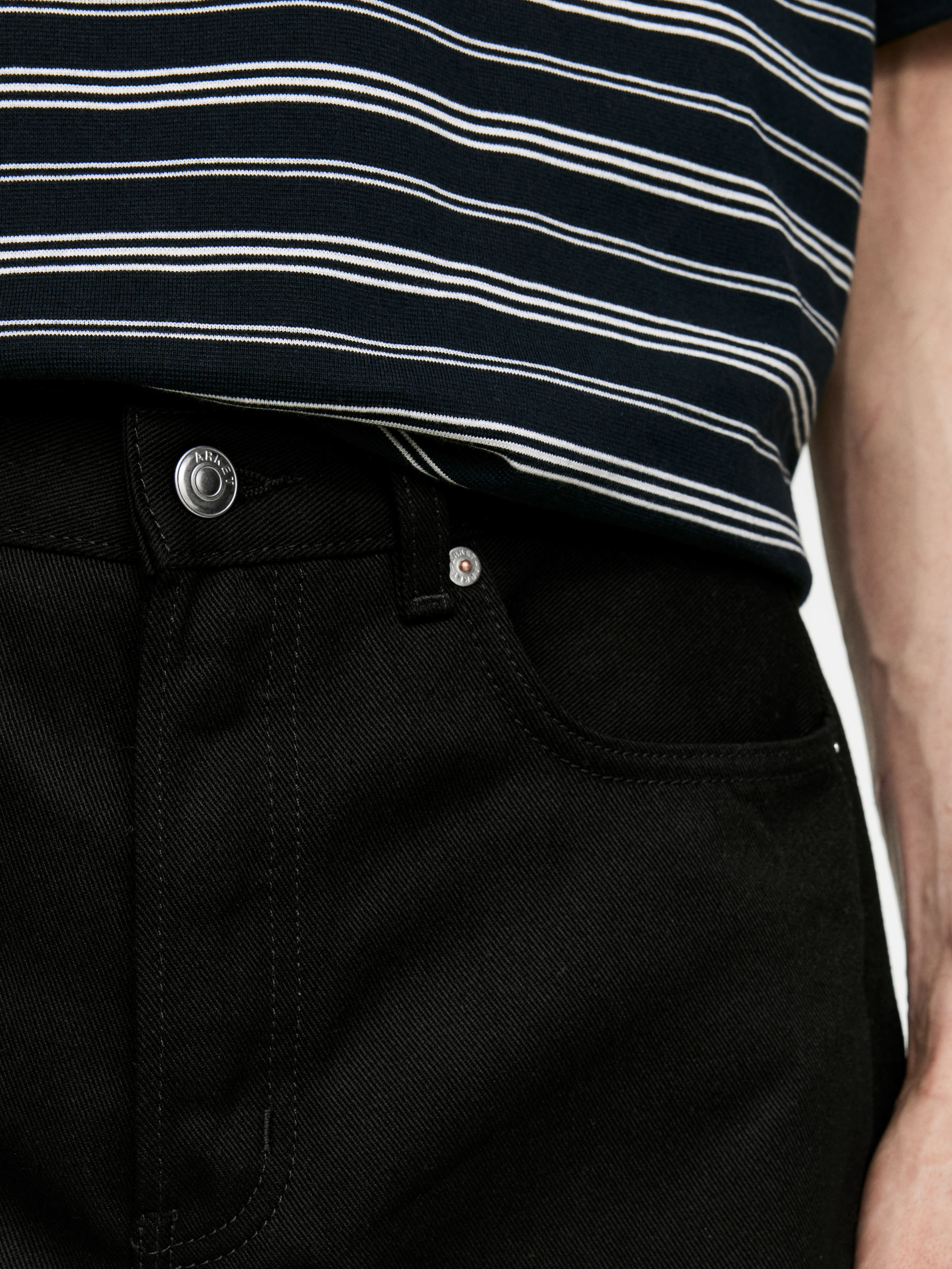 OCEAN Loose Straight Jeans - Black - Loose fit - Men - StillMedia/Lookbook - 7