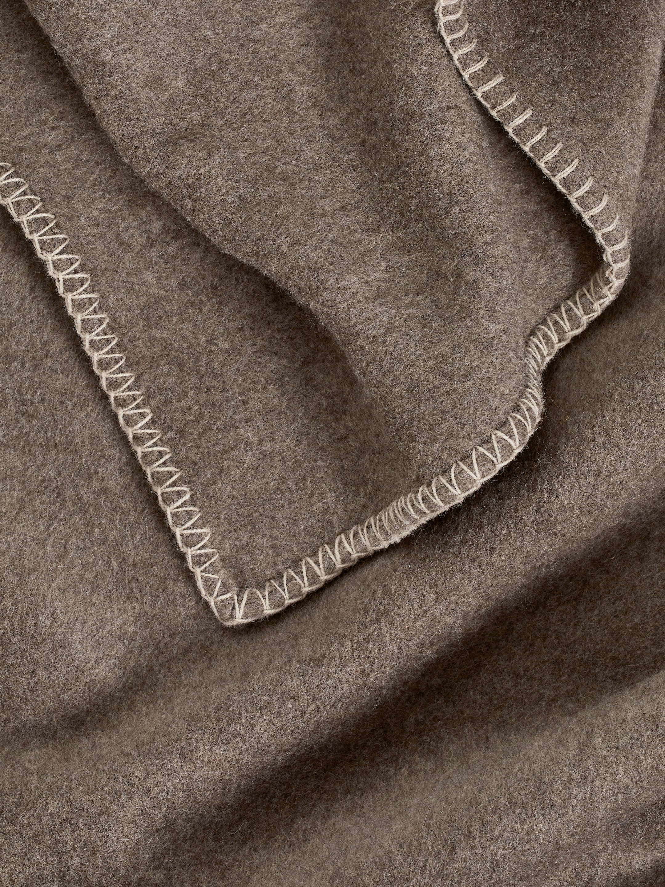 Grösseres Bild ansehen: Decke aus Nativa-Wolle - Dunkles Graubraun - HOME | H&M CH 2