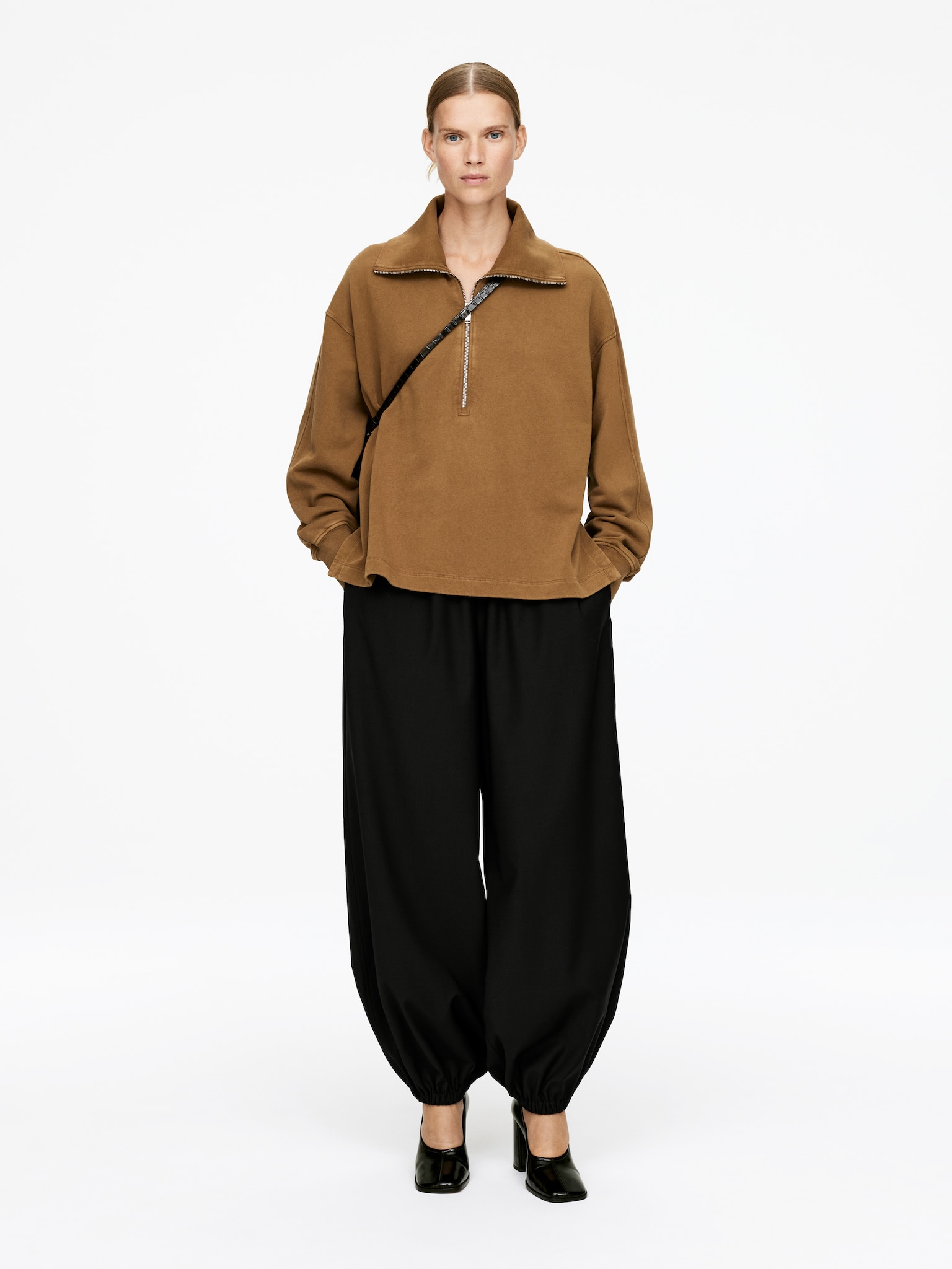 Hose mit Barrel Leg - Schwarz