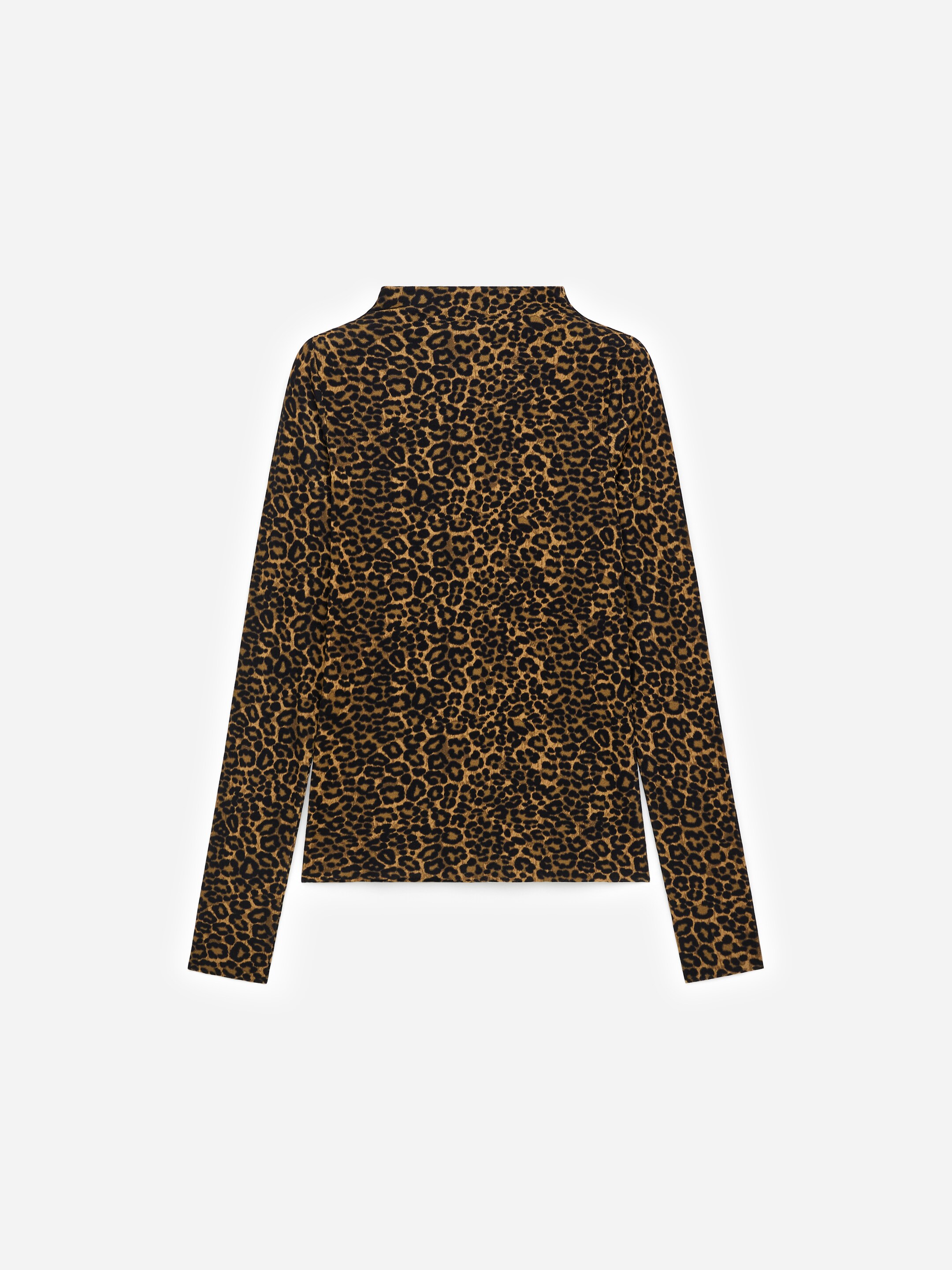 Vis større bilde: En langermet topp vises fra forsiden, med et svart og brunt leopardmønstret design, en høy halvpolokrage og en rett kant.