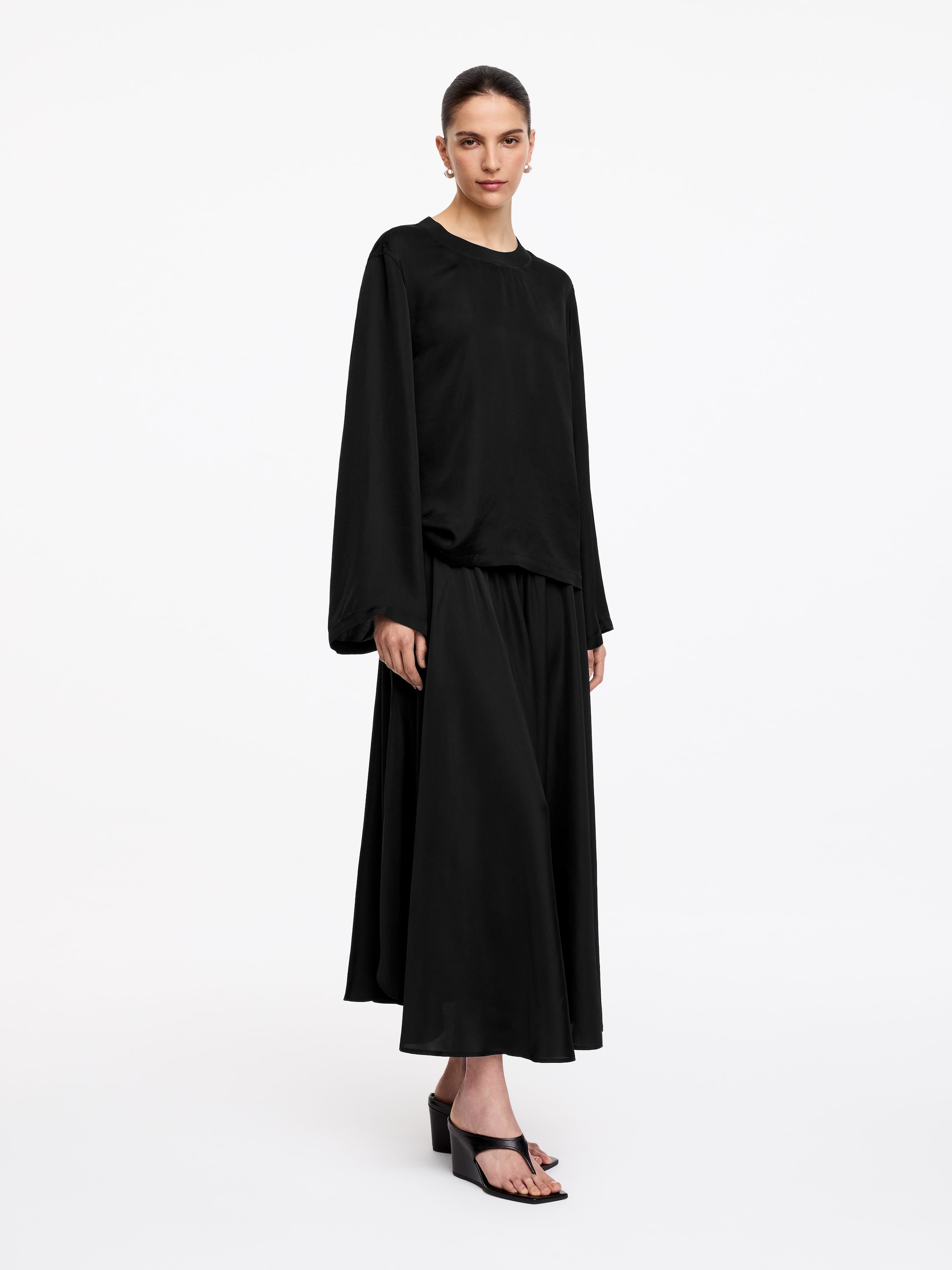 Top in raso a maniche lunghe - Nero - Loose fit - women - StillMedia/Lookbook - 4