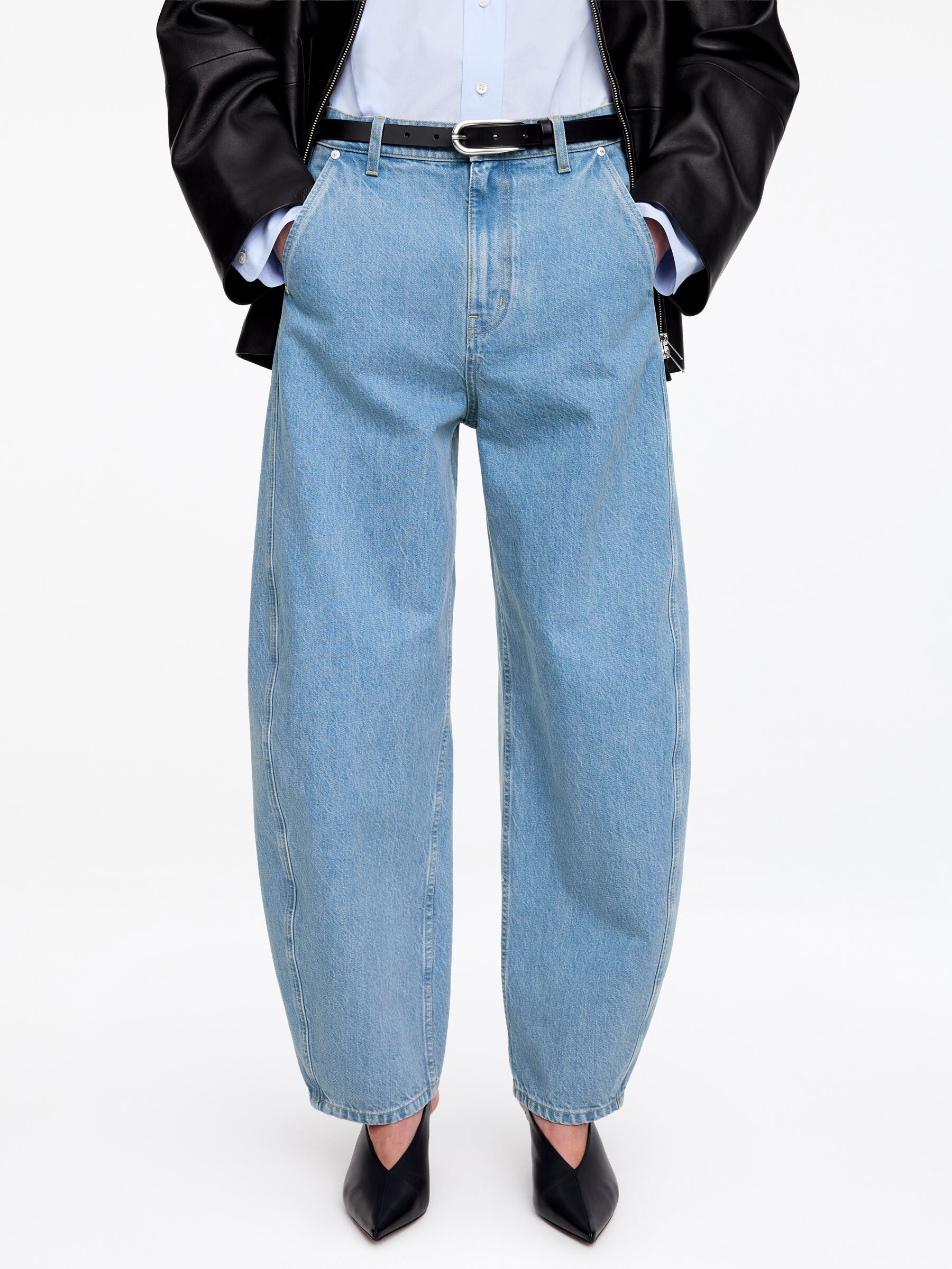 Jean à jambe barrel - Bleu moyen - Relaxed fit - Femme - StillMedia/Lookbook - 4