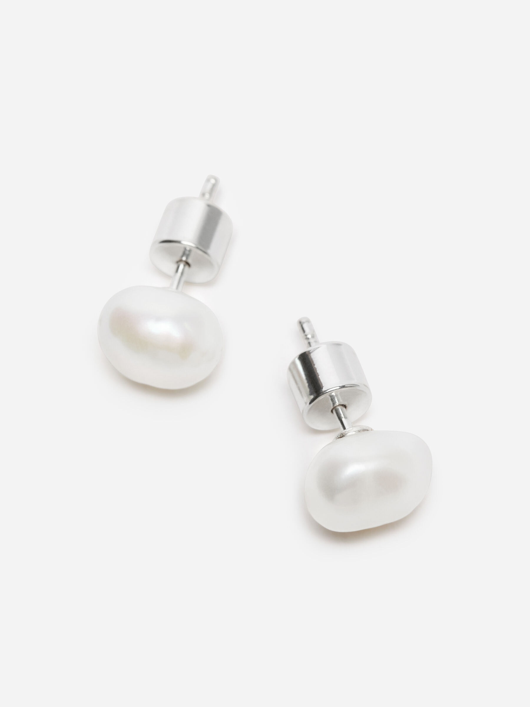 Orecchini a bottone con perla - Bianco/Argento - Women - StillMedia/DescriptiveStillLife - 1