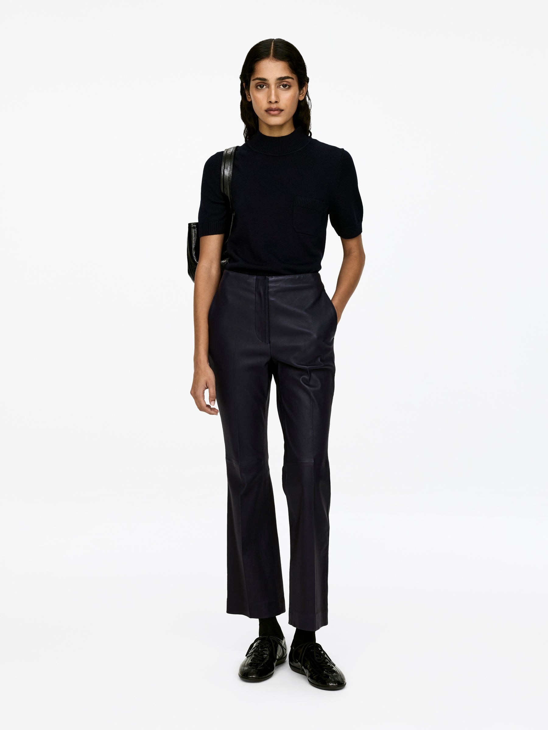 Pantalones de piel con acampanado tobillero - Azul oscuro - Corte ajustado - Women - StillMedia/Lookbook - 7