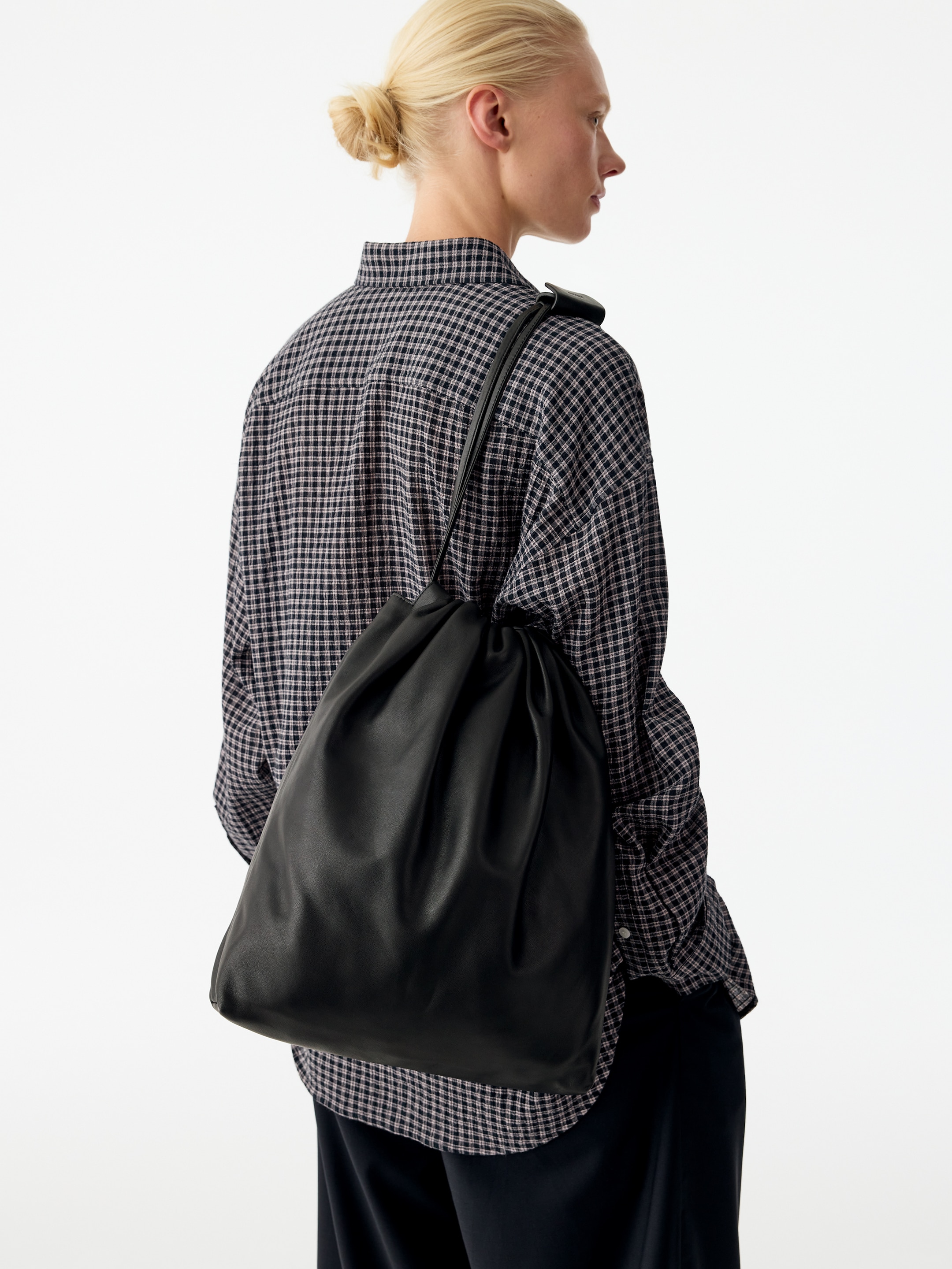 Gathered leather shopper-Black-21361