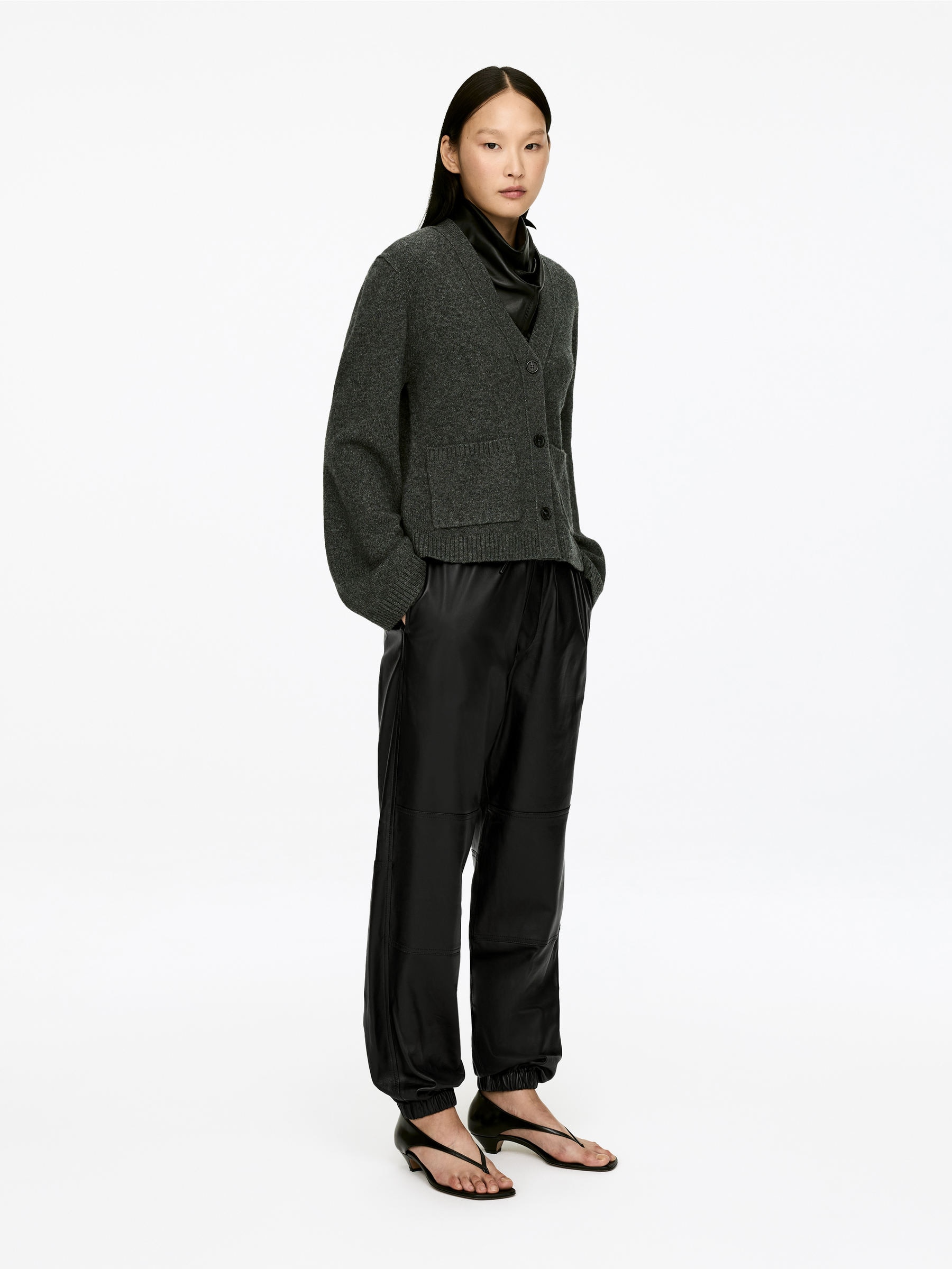 Barrel-Leg Leather Trousers - Black - Relaxed fit - Women - StillMedia/Lookbook - 5