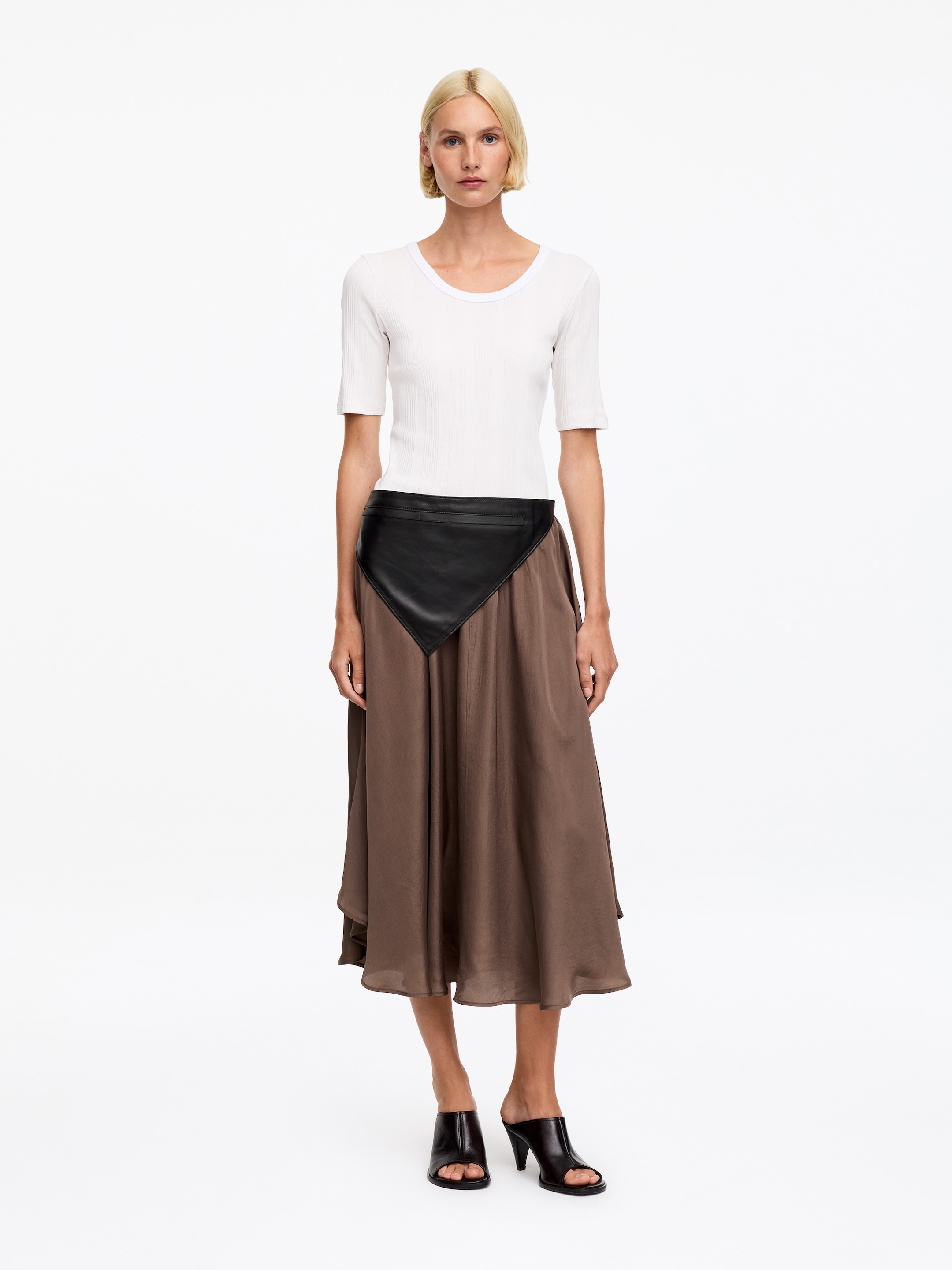 Triangle Leather Belt - Black - Women - StillMedia/Lookbook - 5