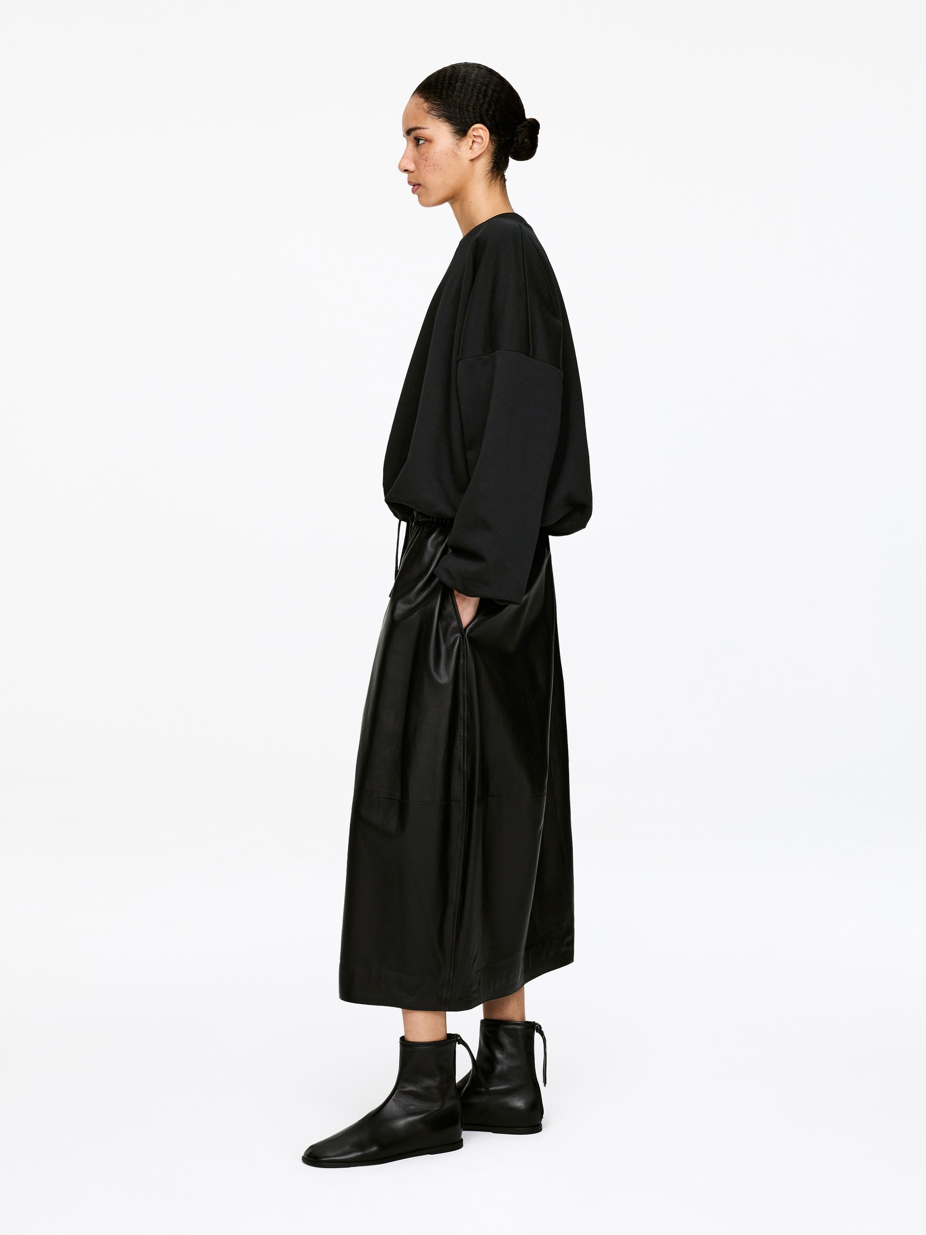 Balloon Sweatshirt - Black - Regular fit - Women - StillMedia/Lookbook - 4