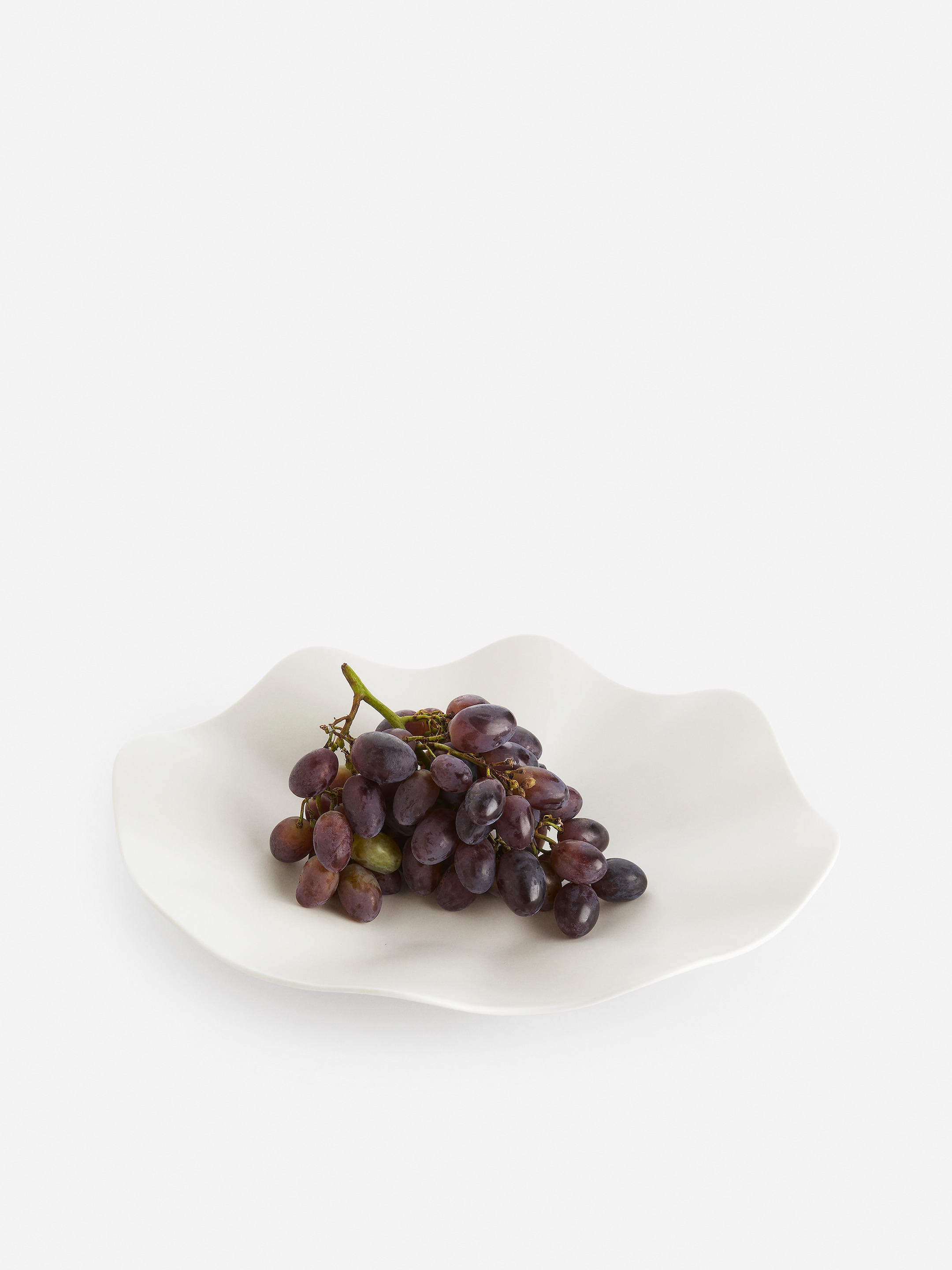 Wavy Stoneware Bowl - White - Homeware - StillMedia/DescriptiveStillLife - 2