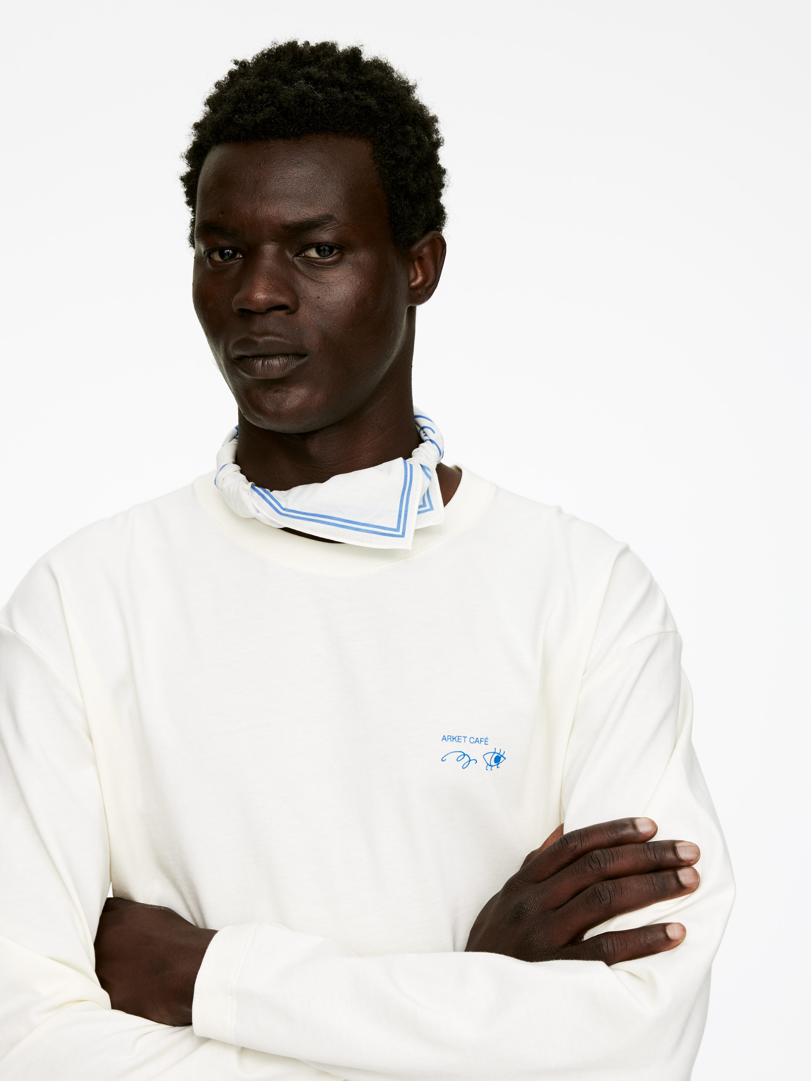 Bandana ARKET CAFÉ - Blanc/Bleu - men - StillMedia/Lookbook - 5