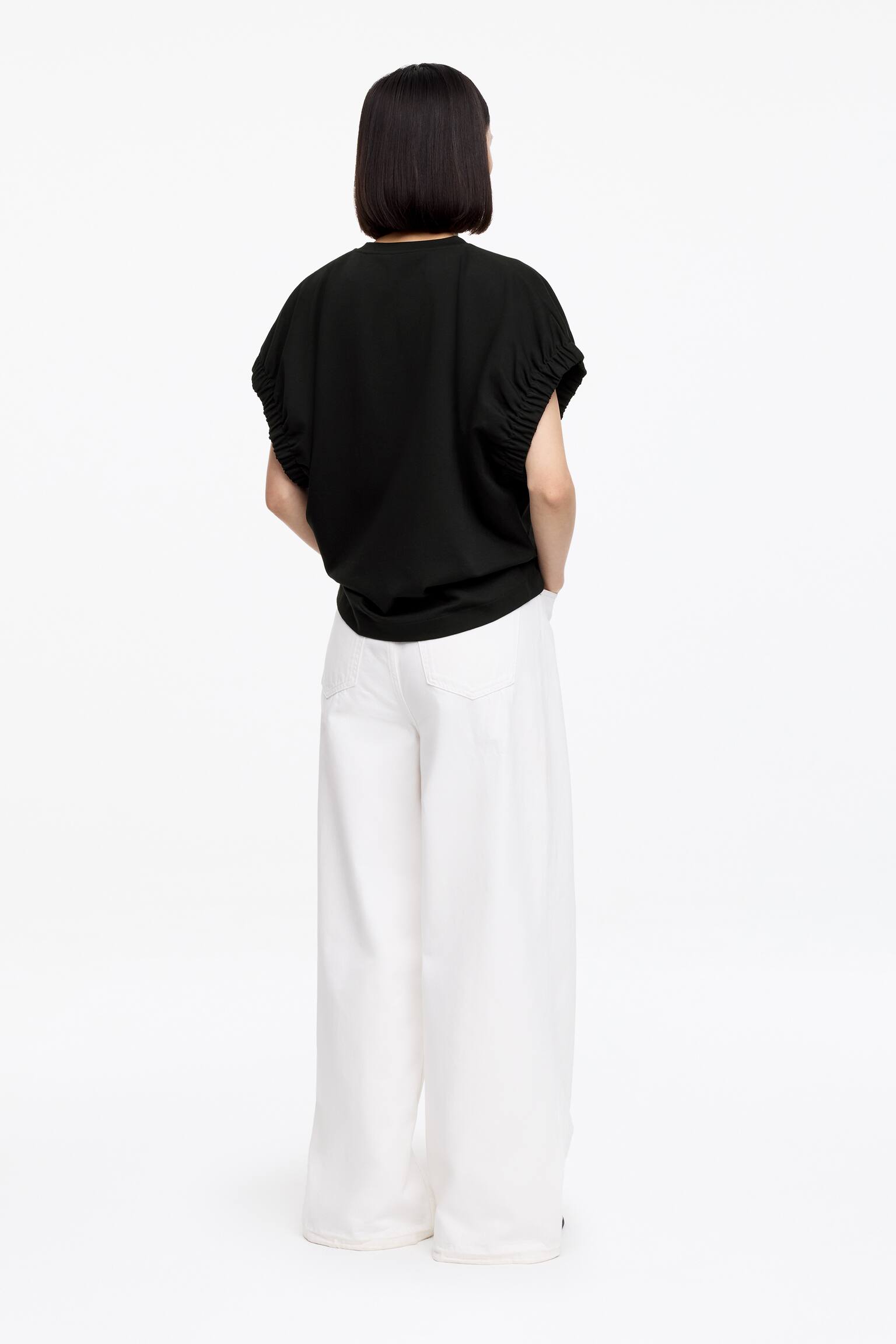 T-shirt med veckad ärm - Svart/Beige - 4