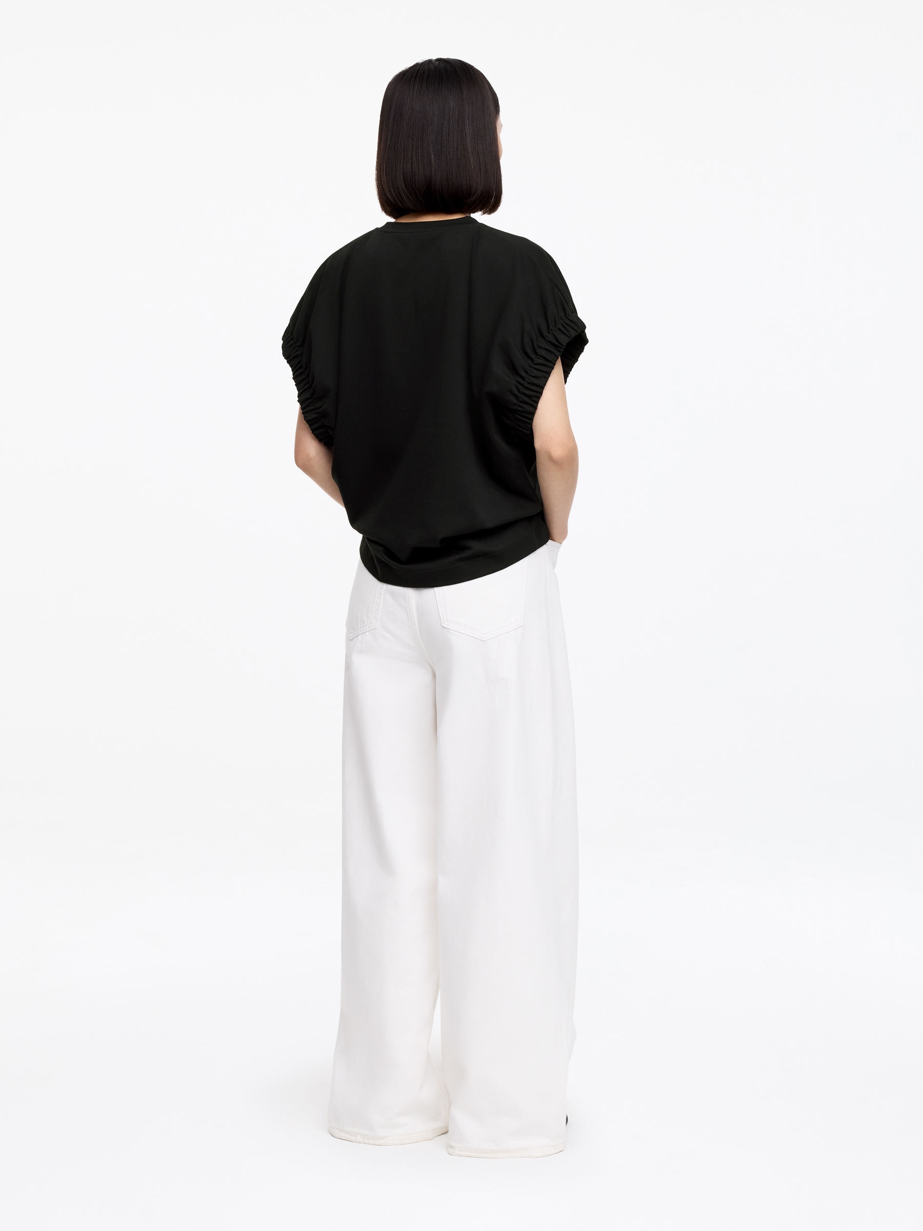 Gathered-Sleeve T-Shirt - Black - Regular fit - Women - StillMedia/Lookbook - 4