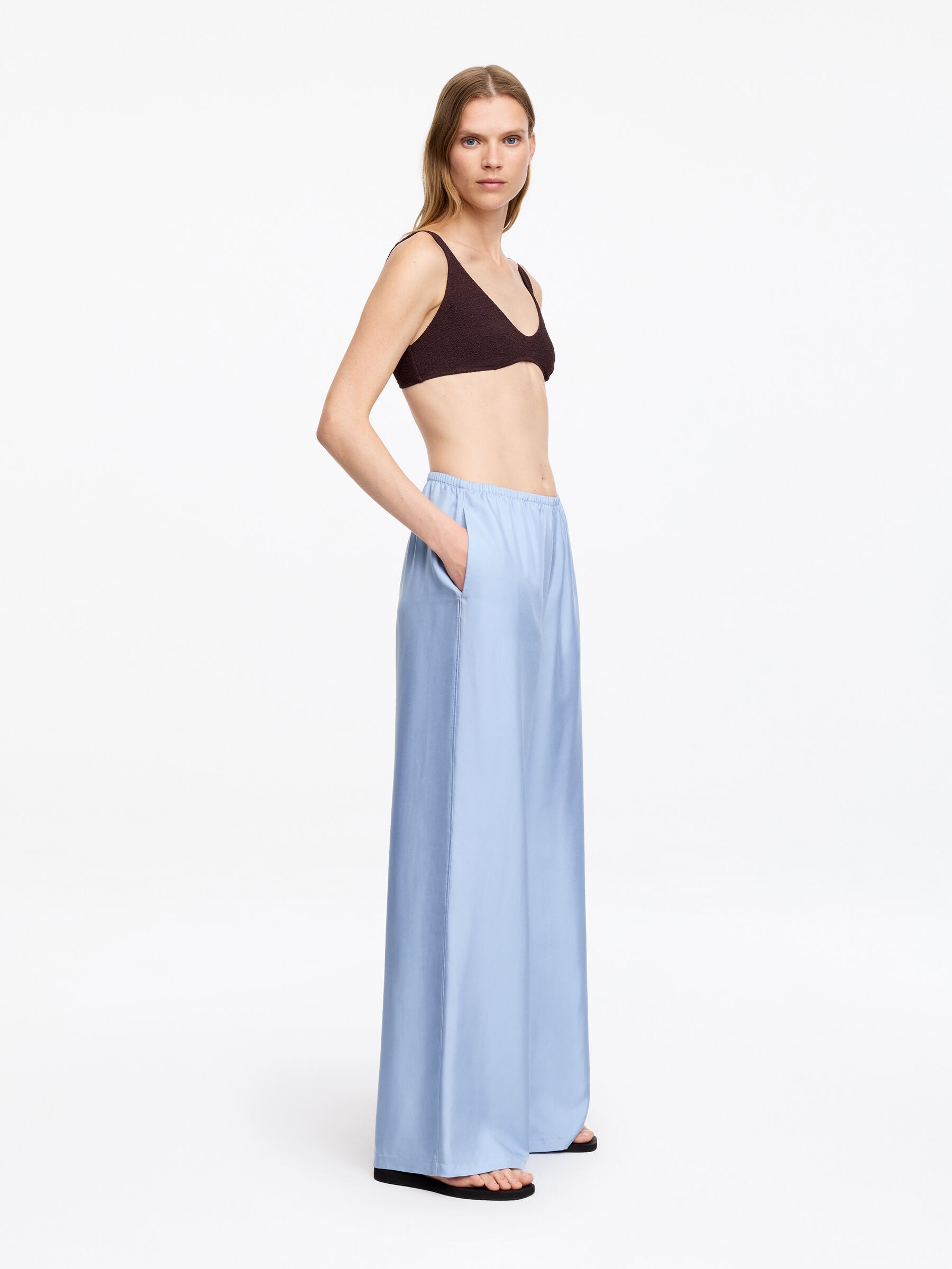 Hose aus Seidentwill - Blau - Loose Fit - Women - StillMedia/Lookbook - 5